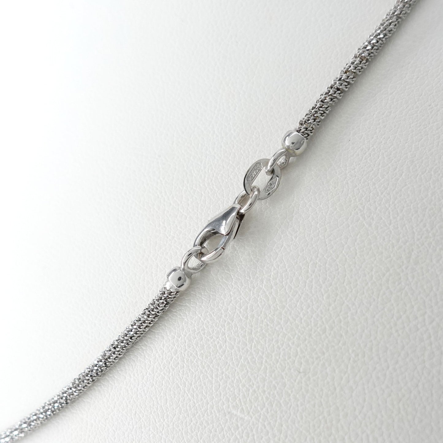 Collana con lavorazione diamantata
