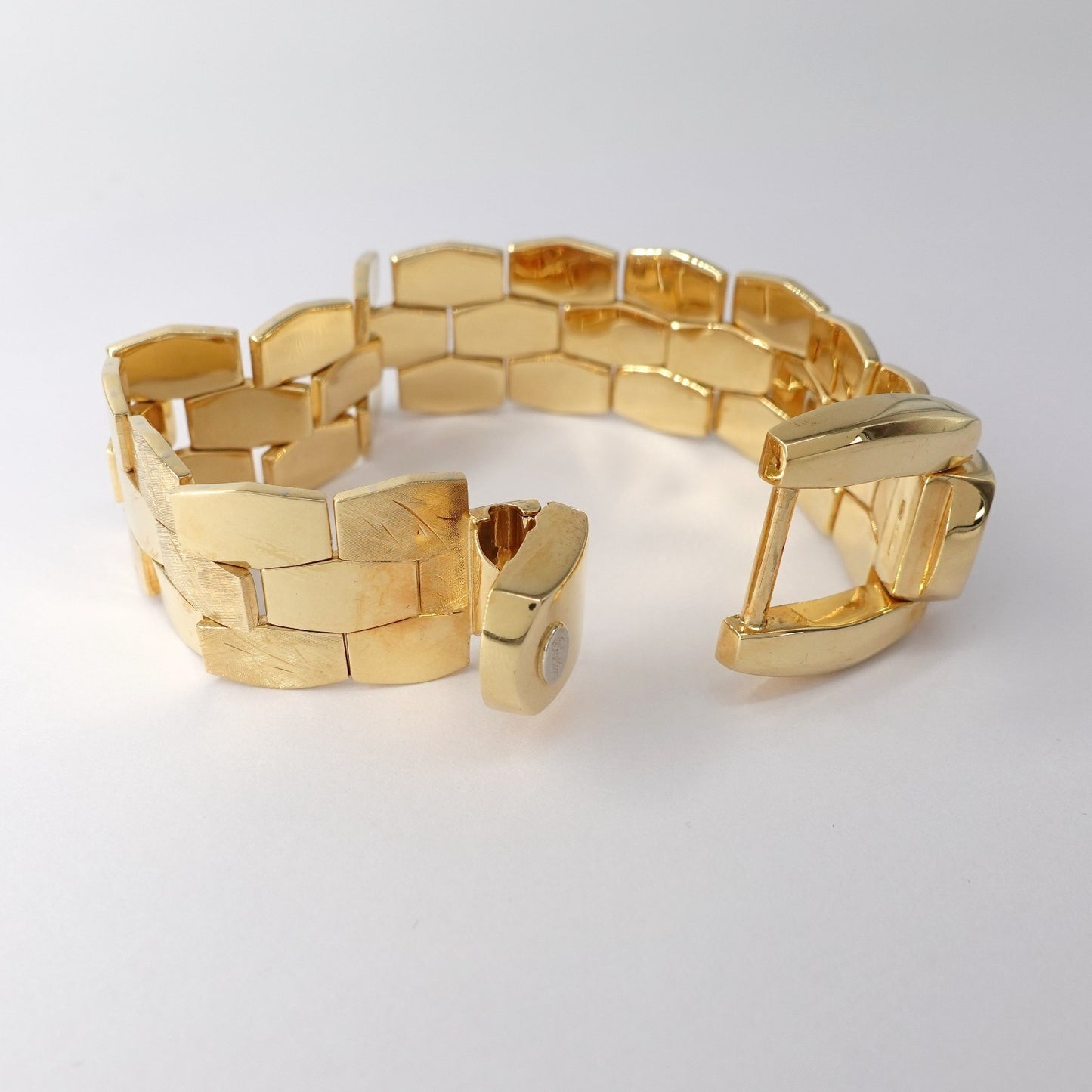 Bracciale semirigido