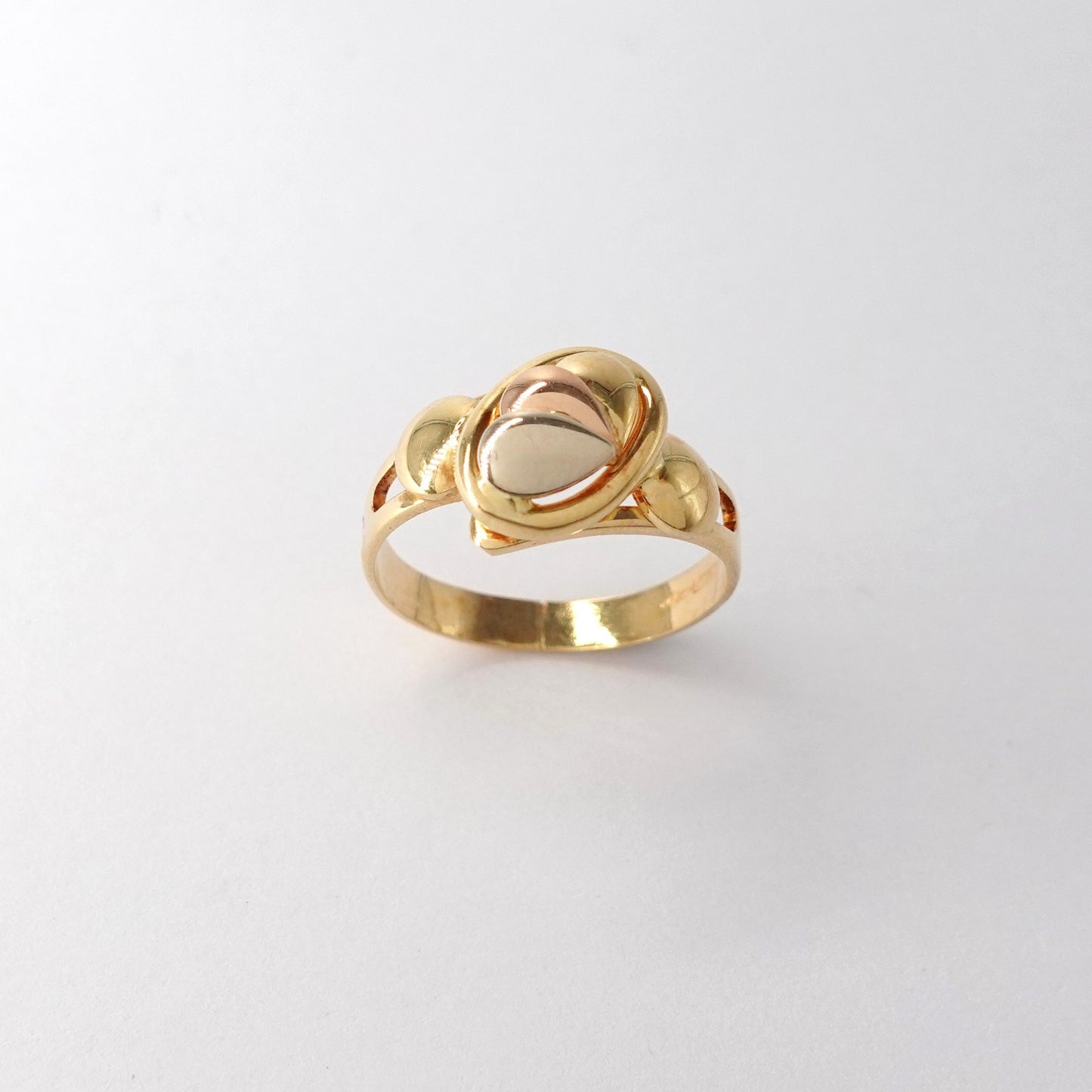 Anello con petali