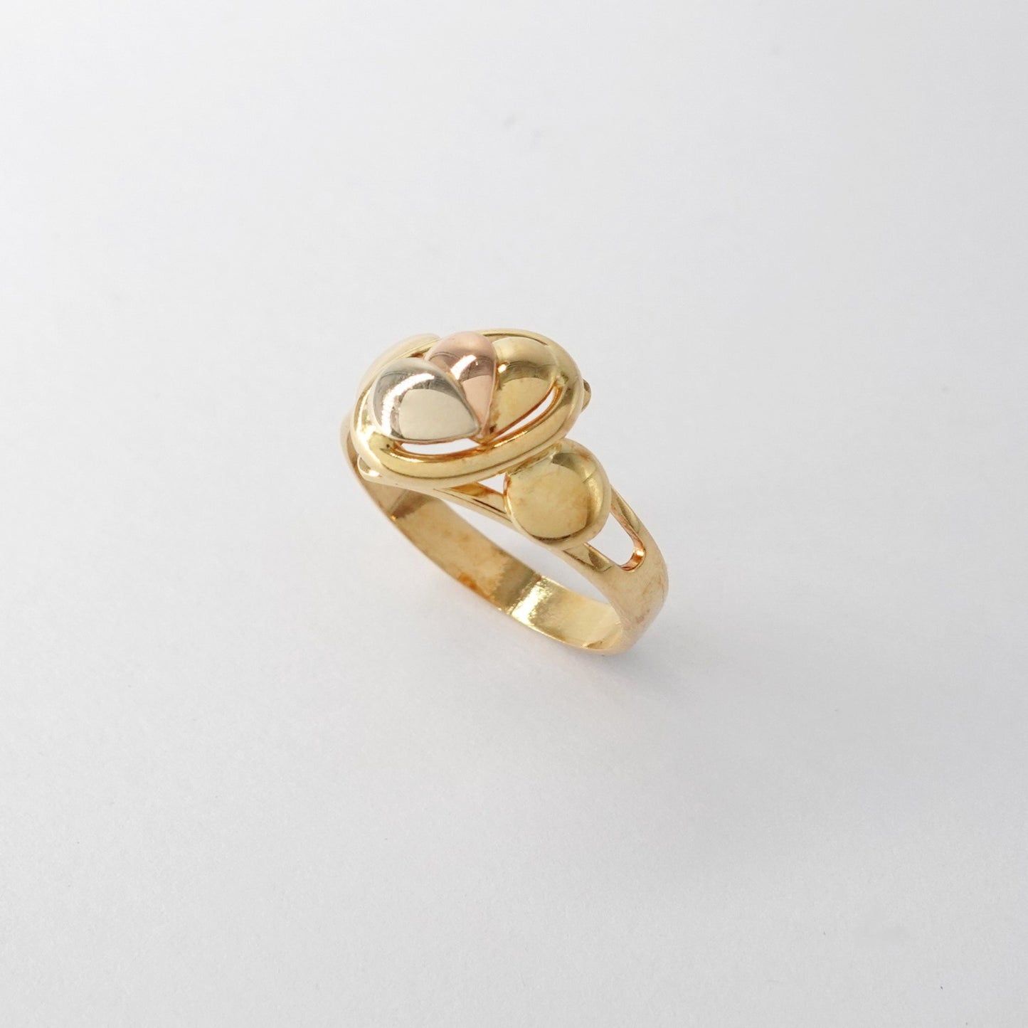 Anello con petali