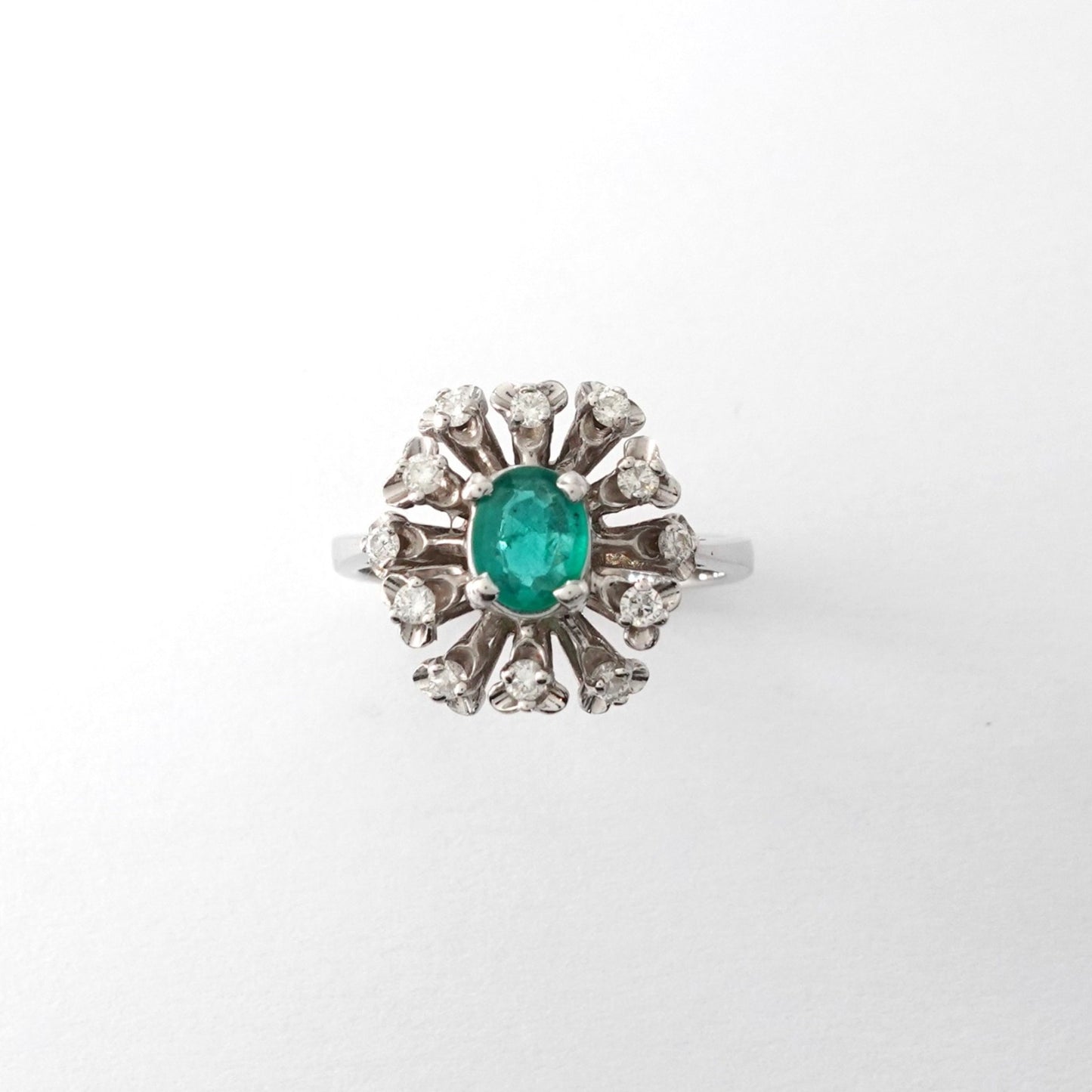 Anello con smeraldo