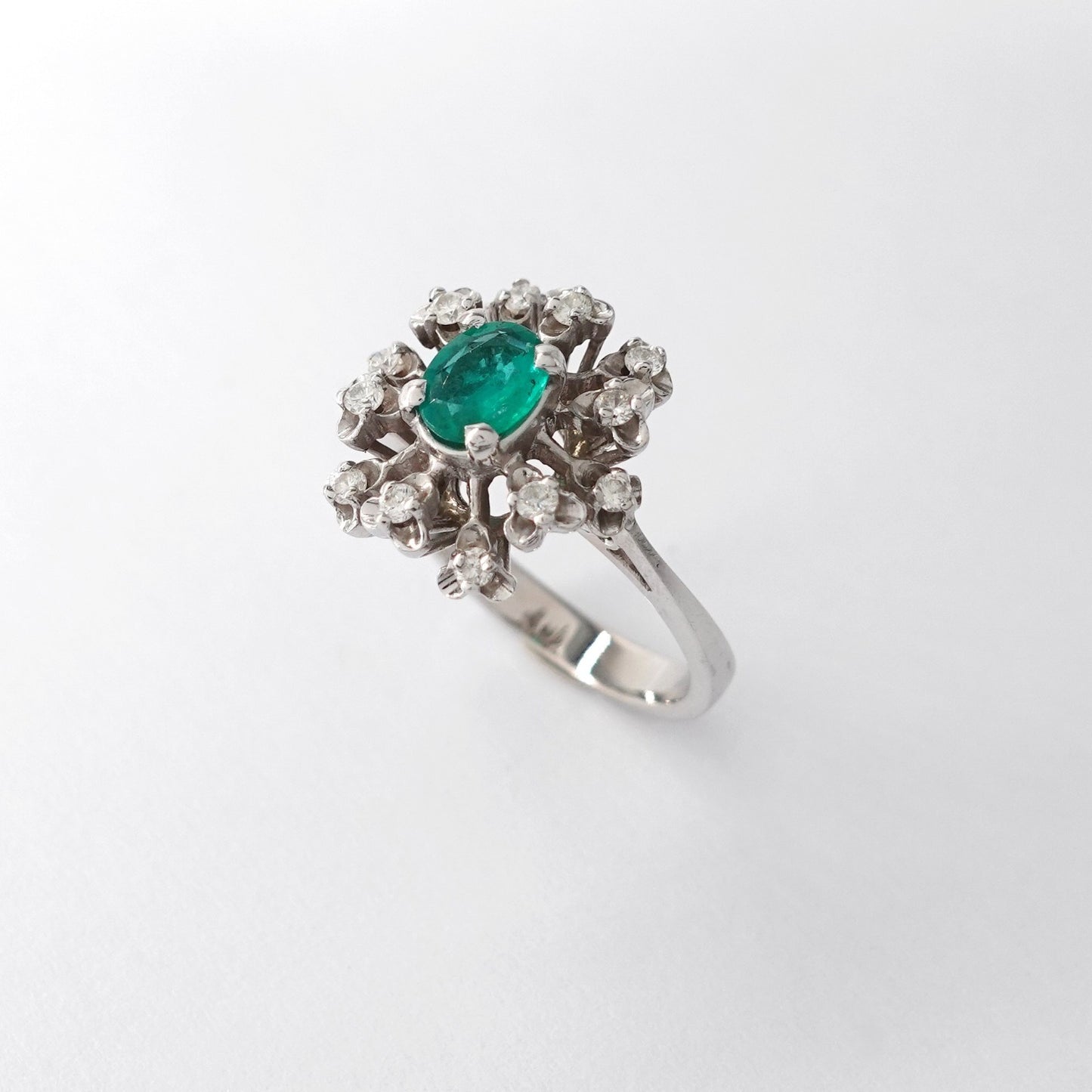 Anello con smeraldo