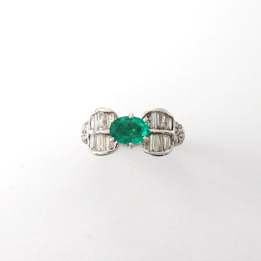 Anello con smeraldo