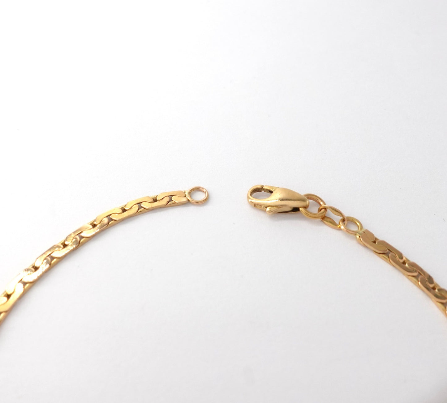 Bracciale a maglia piatta