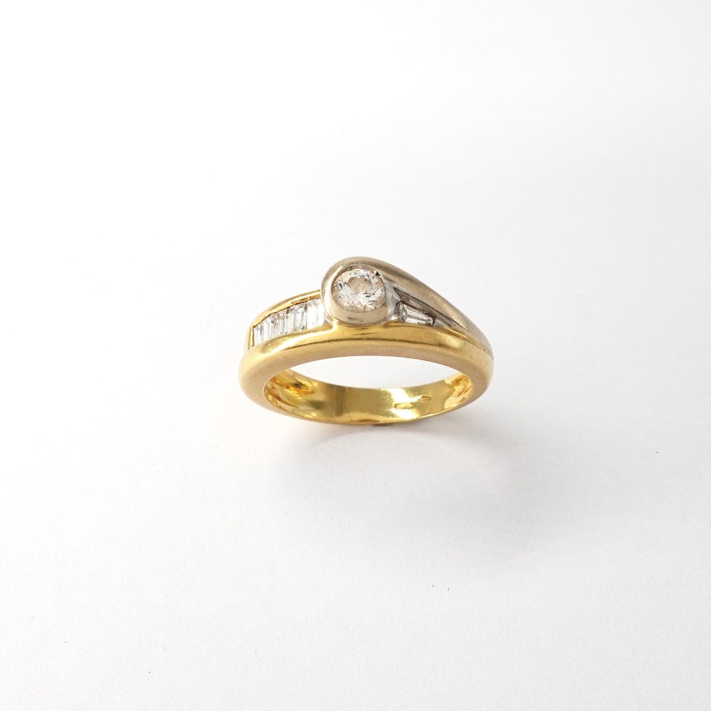 Anello con diamanti