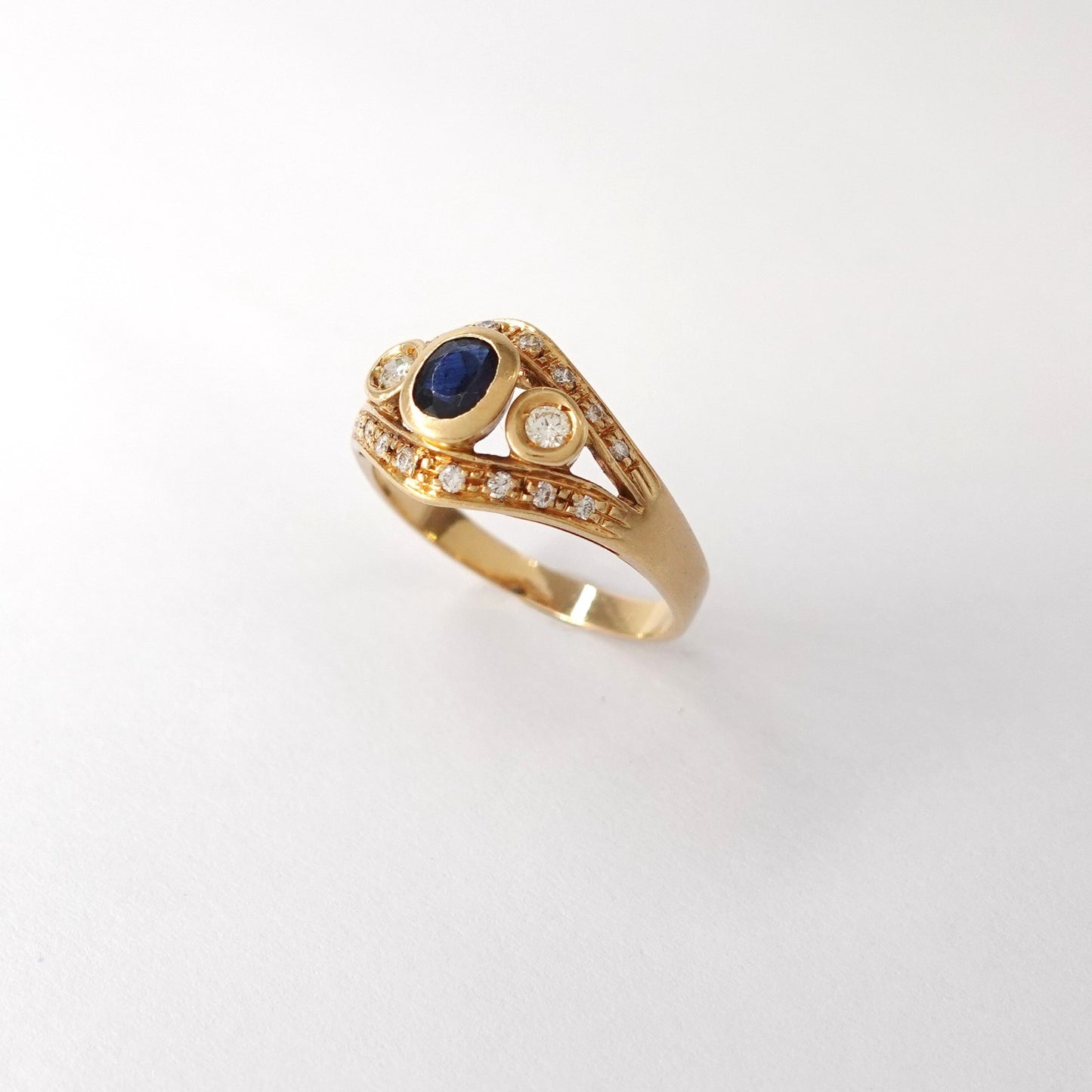 Anello con zaffirro