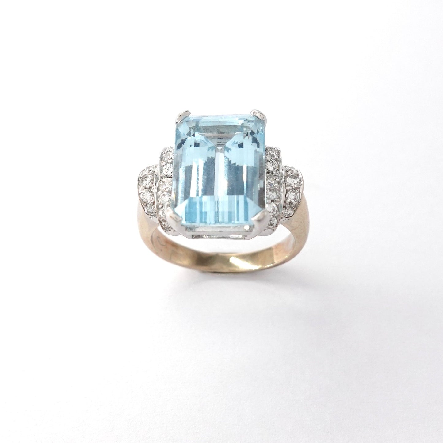 Anello con acquamarina