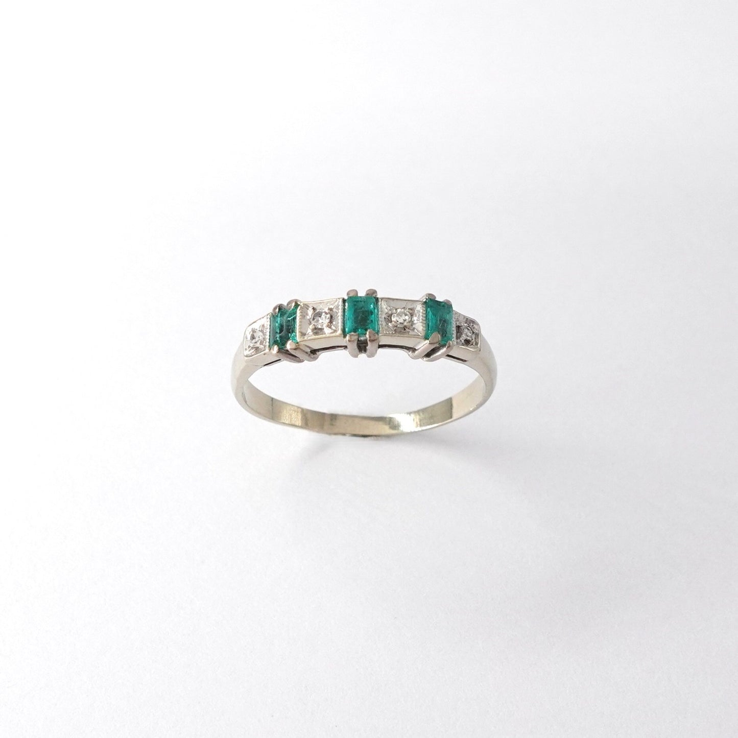 Anello con smeraldi