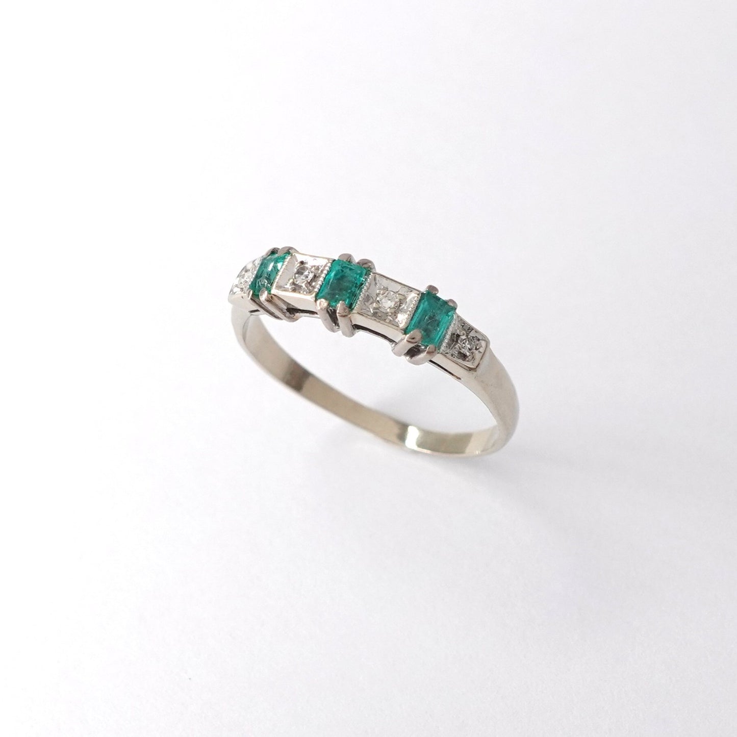 Anello con smeraldi