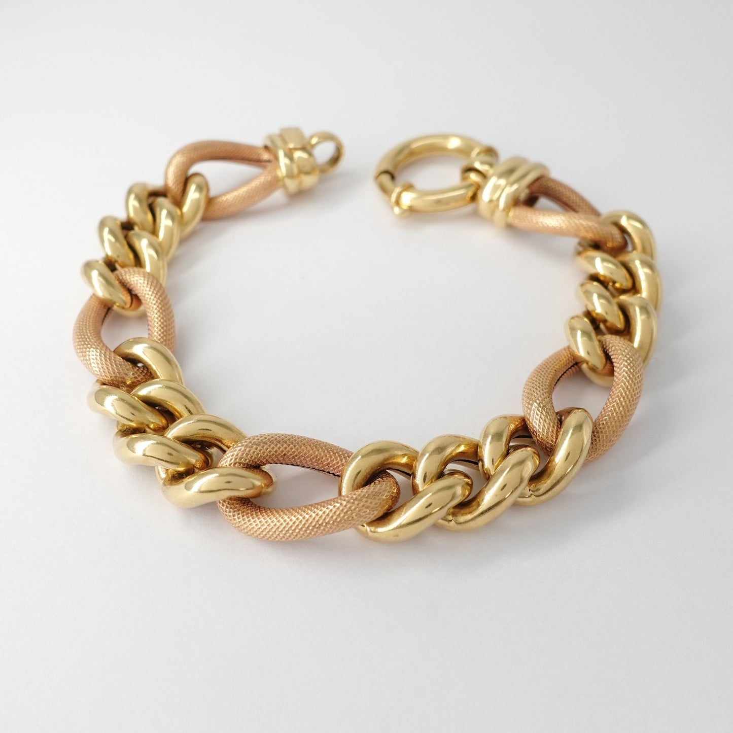 Bracciale con lavorazione satinata