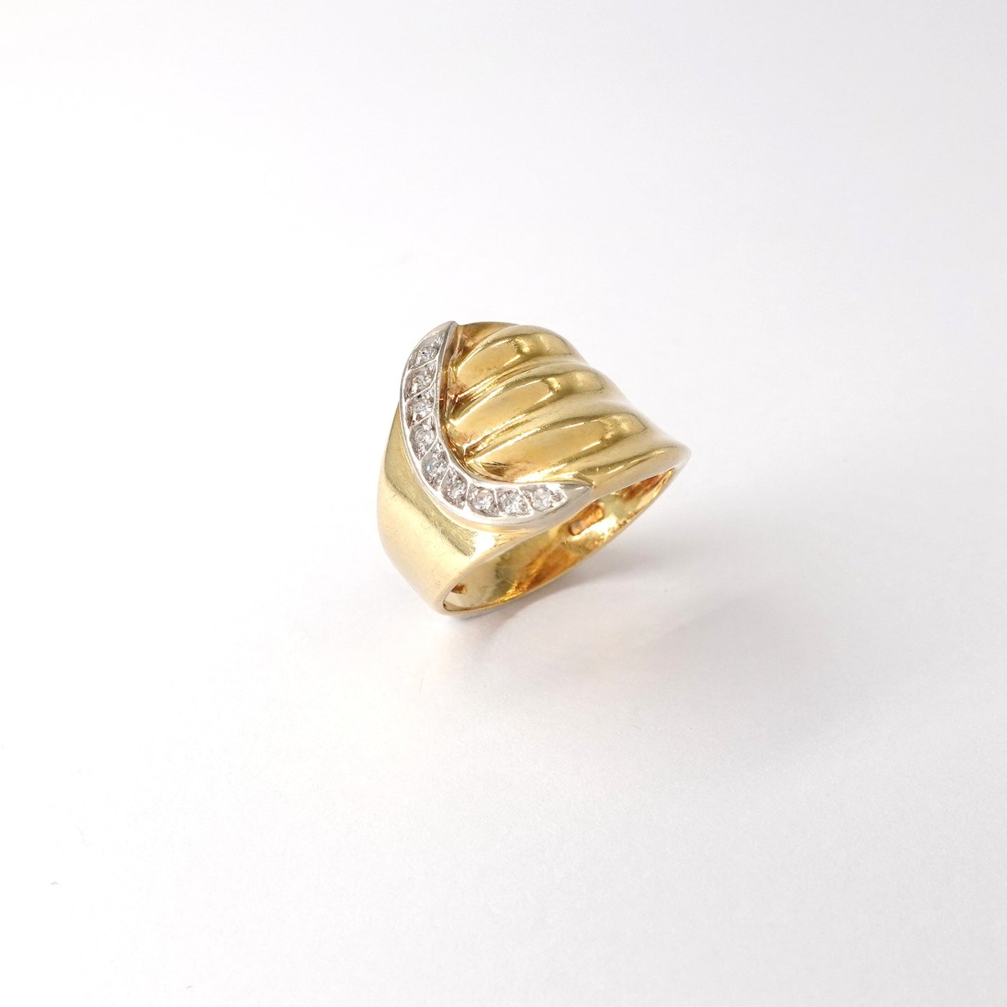 Anello a fascia  con diamanti
