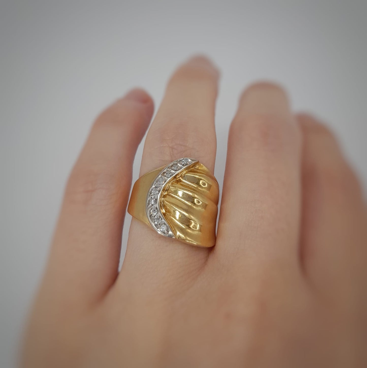 Anello a fascia  con diamanti