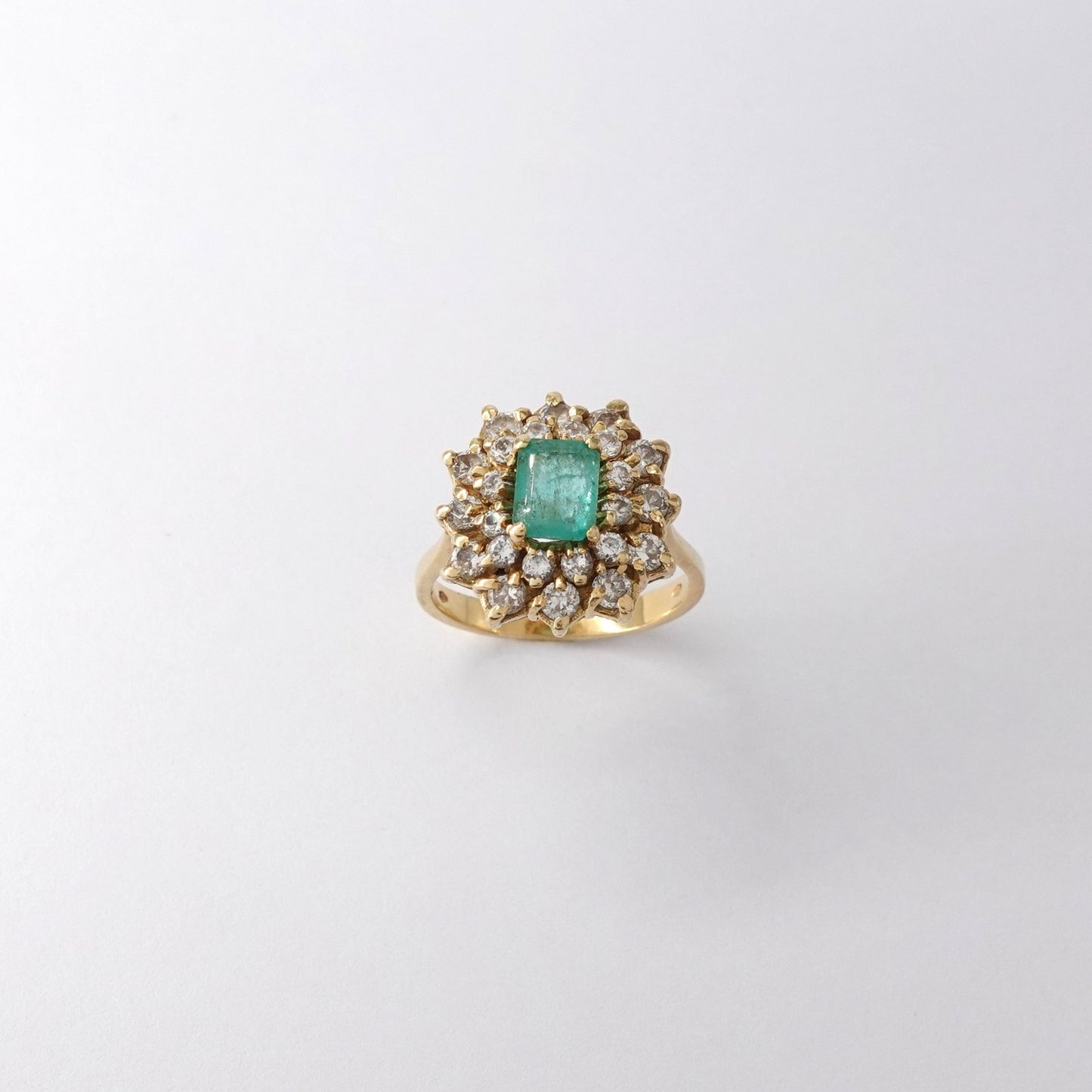 Anello  con smeraldo e zirconi