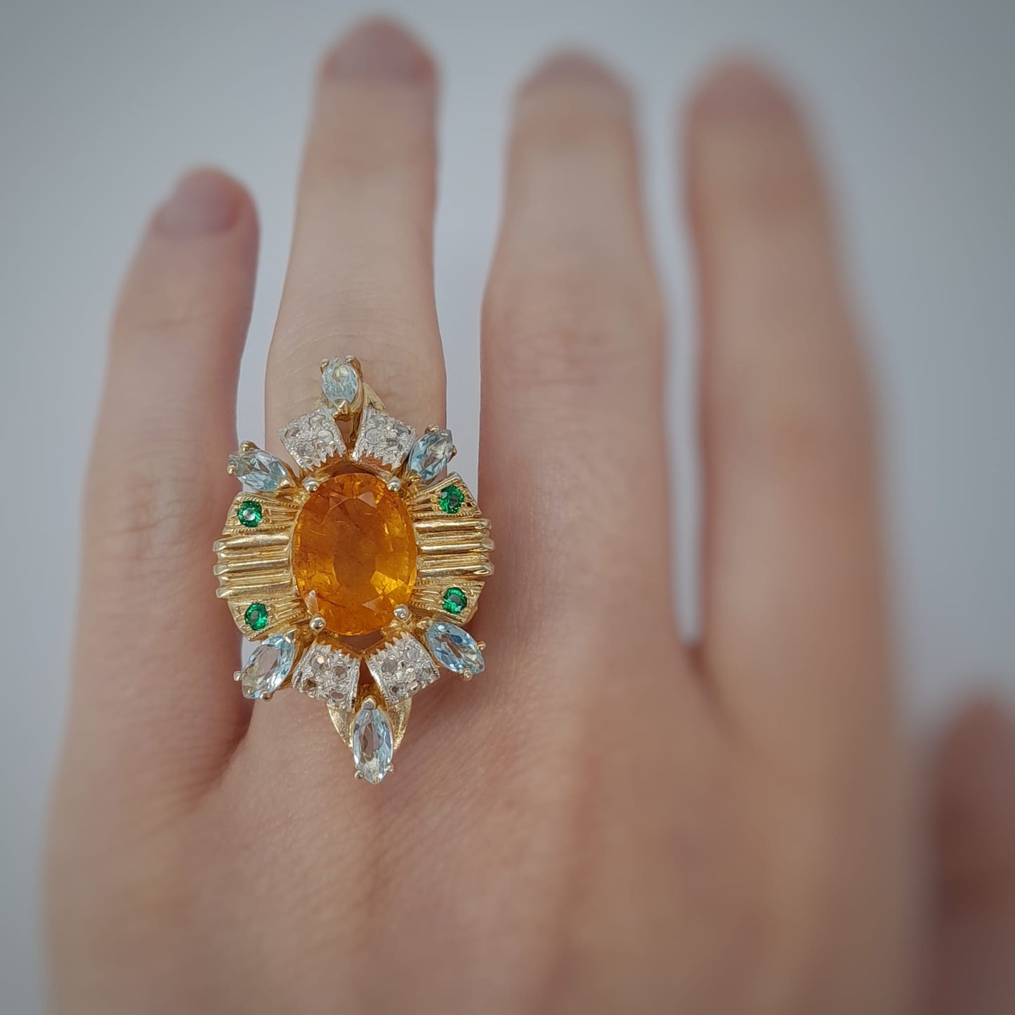 Anello con diamanti  e topazi