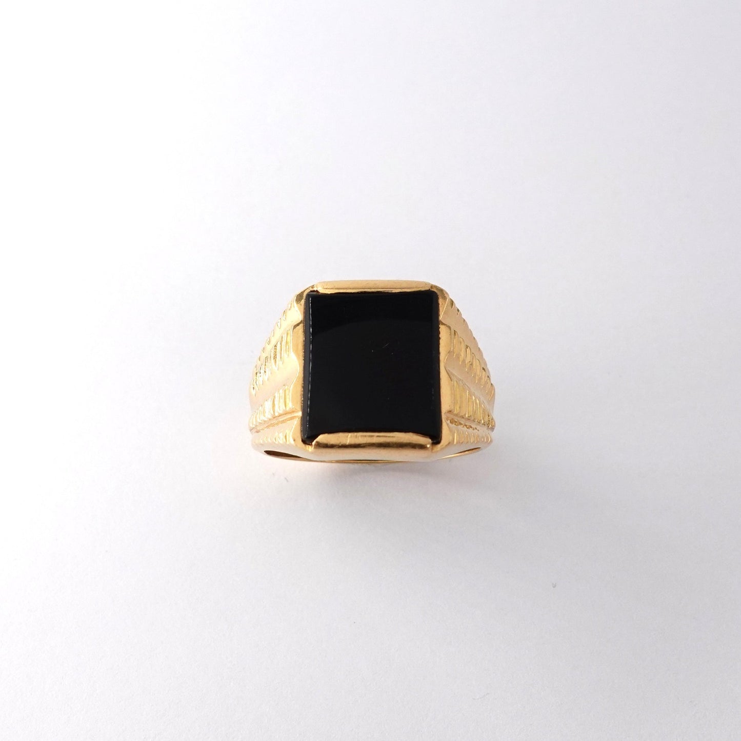 Anello con onice quadrata