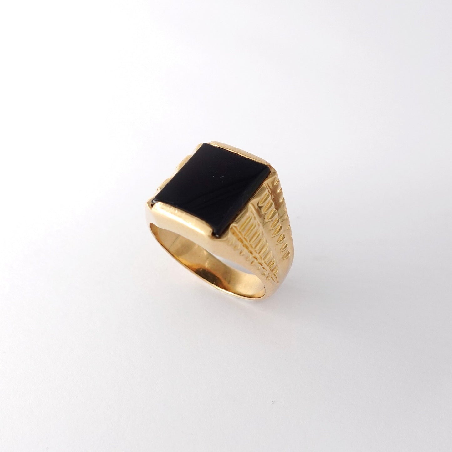 Anello con onice quadrata