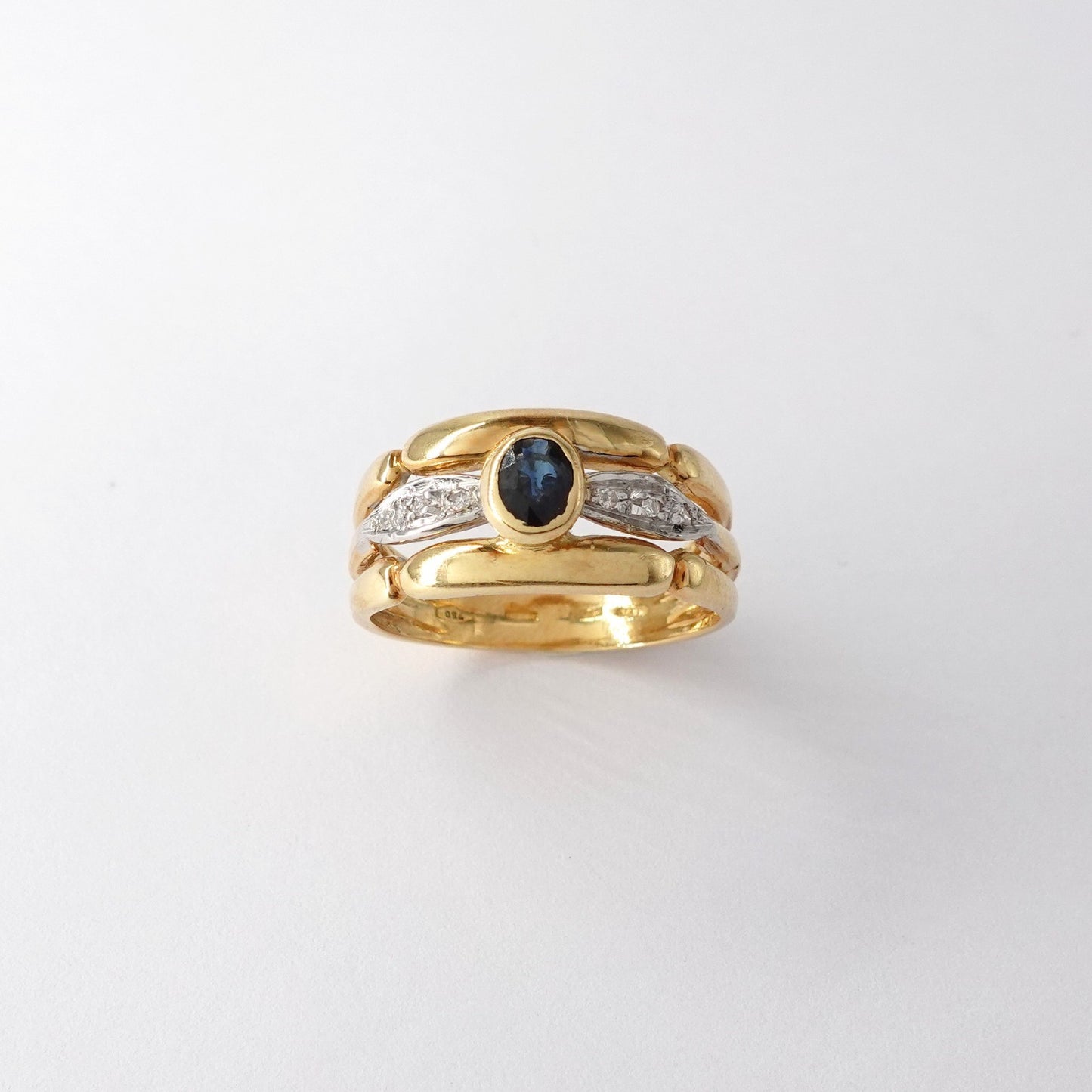 Anello  con zaffiro