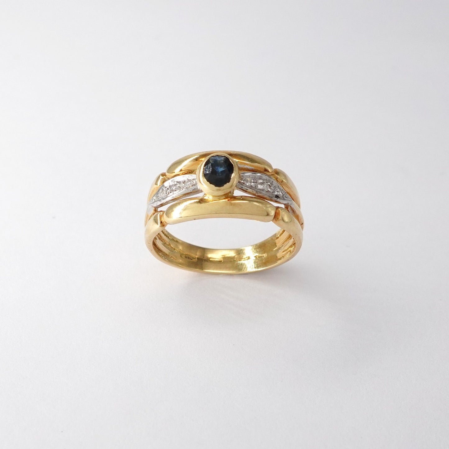 Anello  con zaffiro