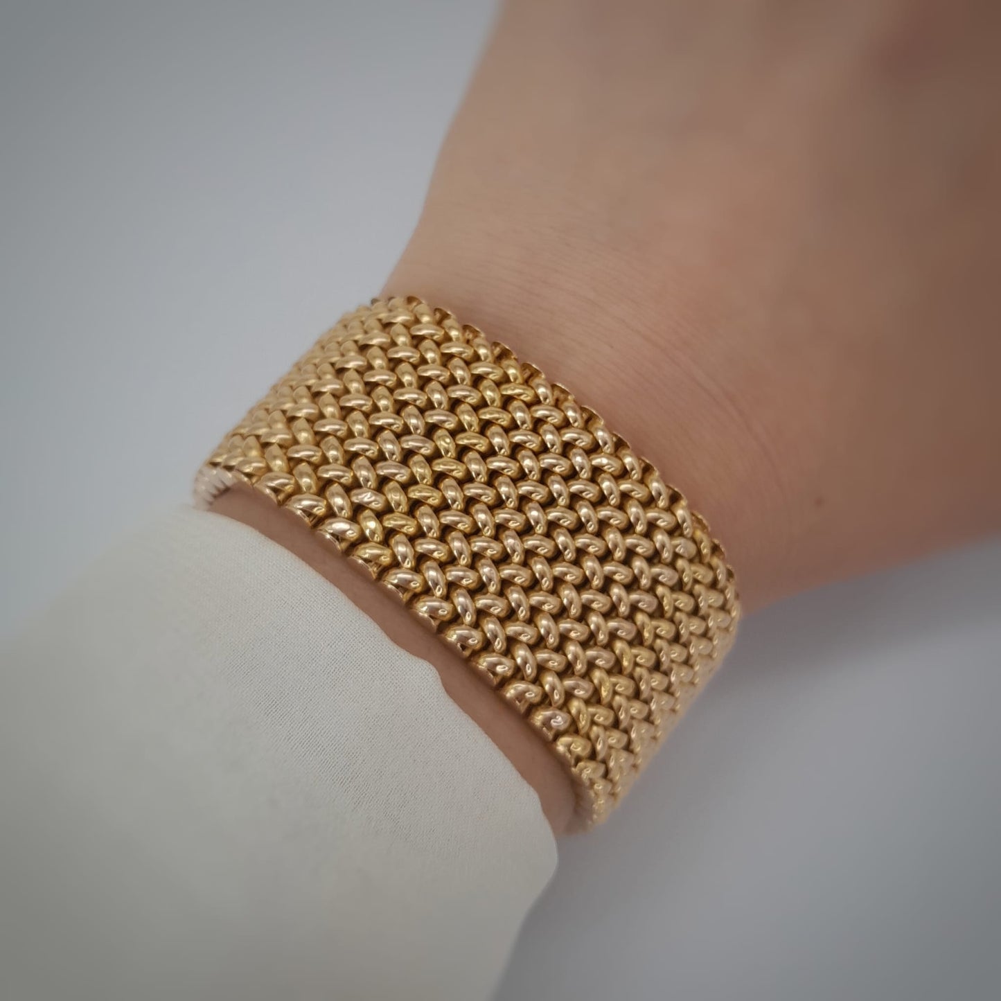 Bracciale a fascia alta intrecciata