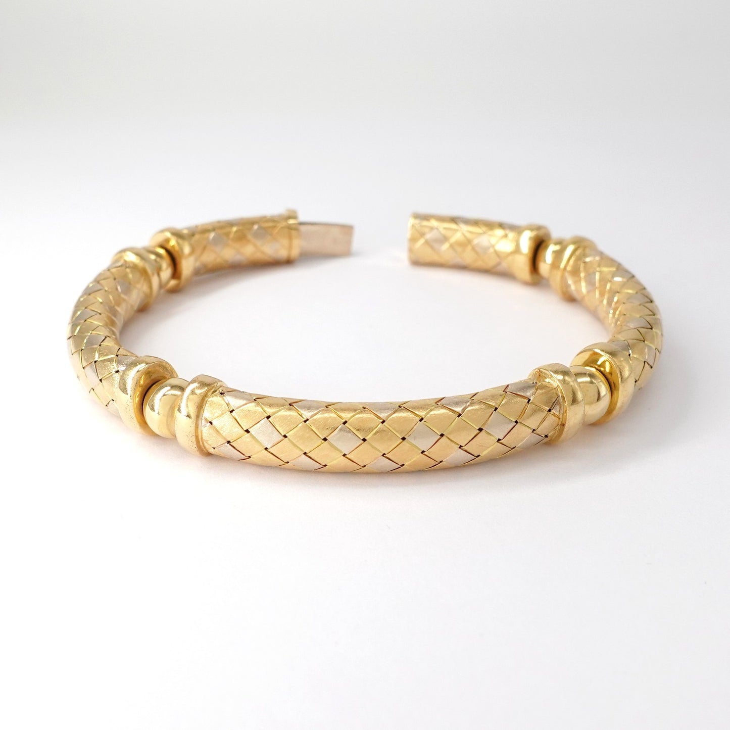 Bracciale semirigido