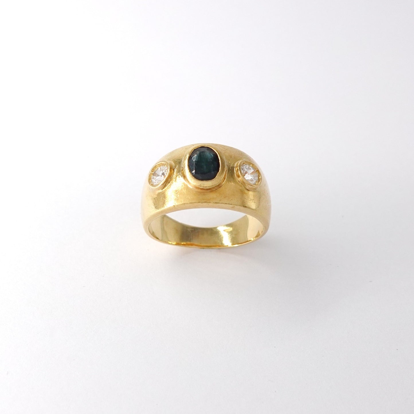 Anello con zaffiro e zirconi