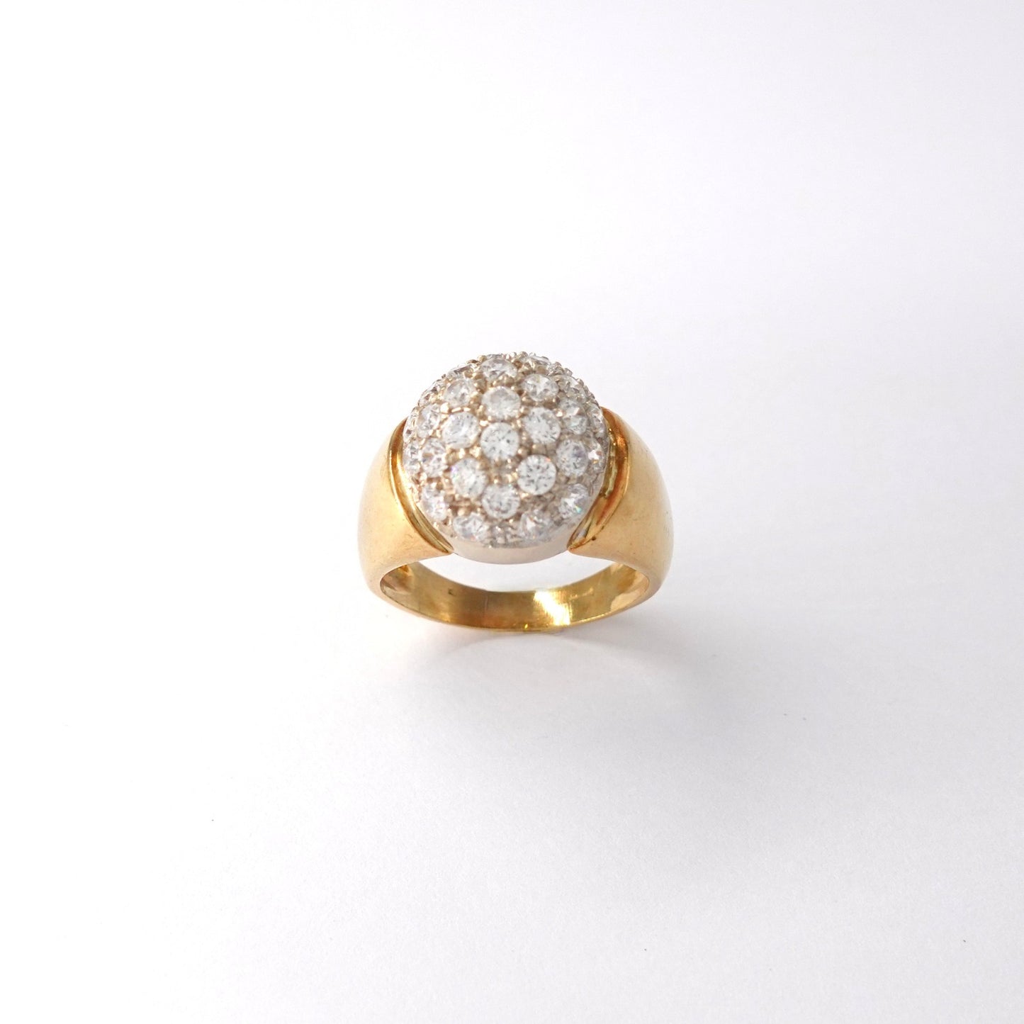 Anello con zirconi