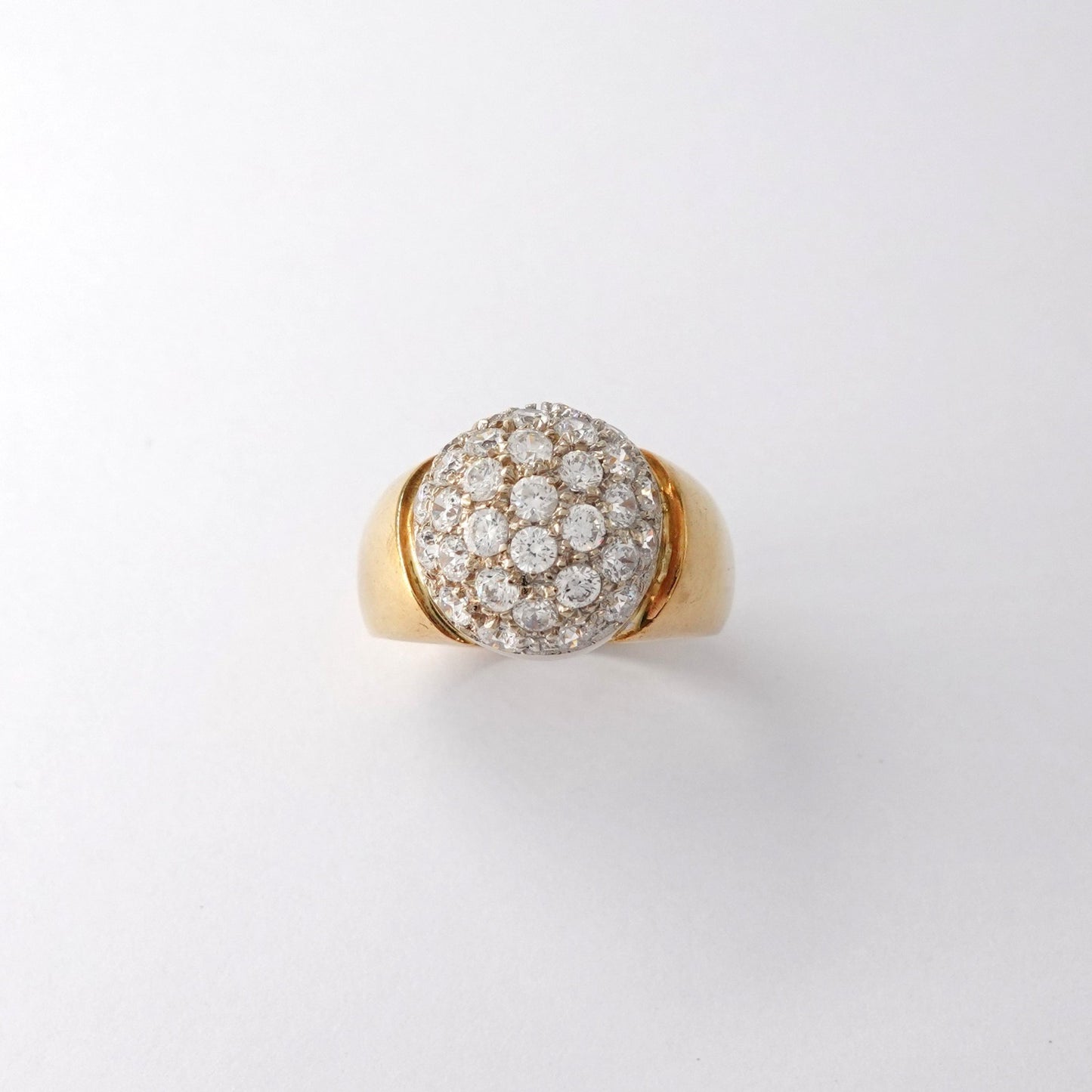 Anello con zirconi