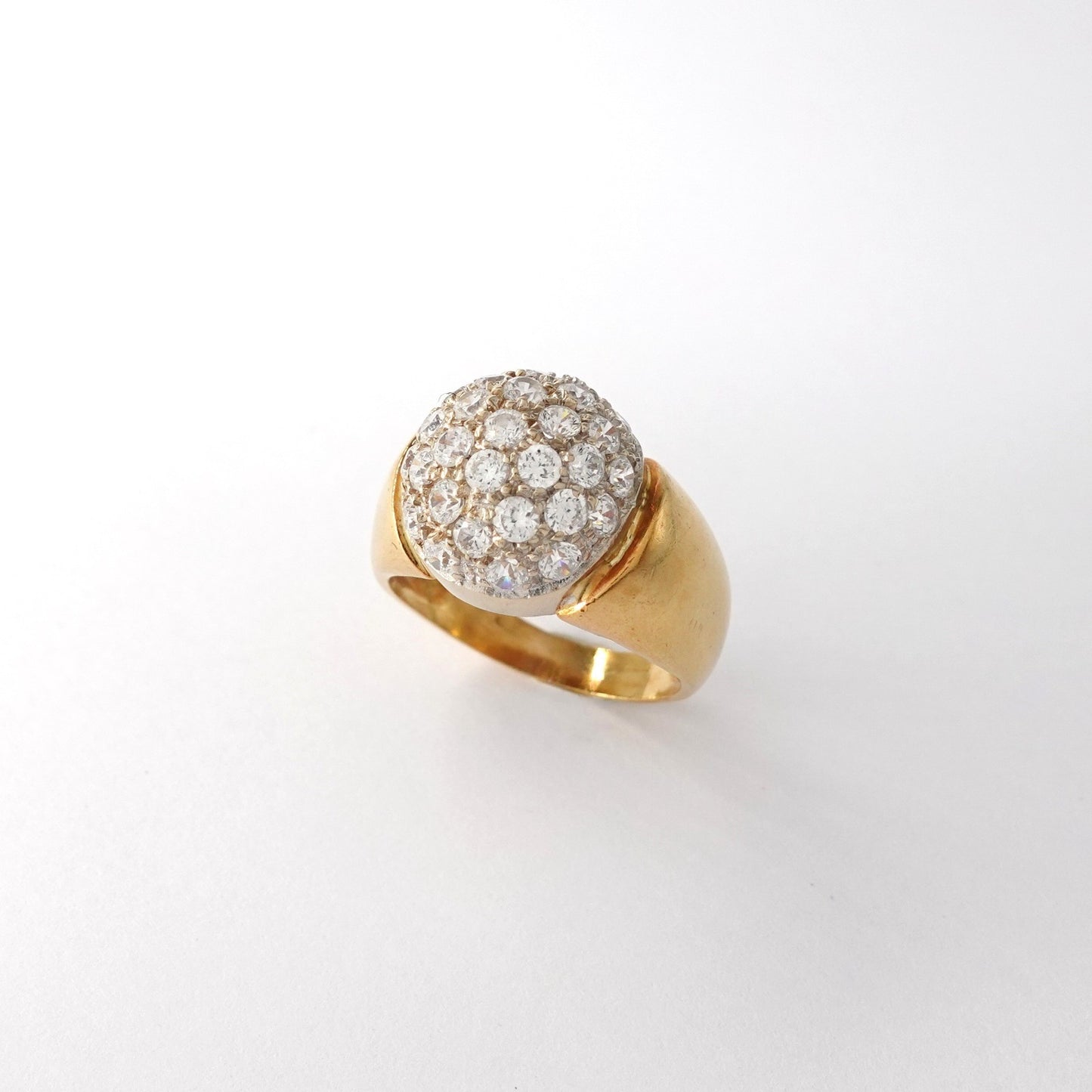 Anello con zirconi