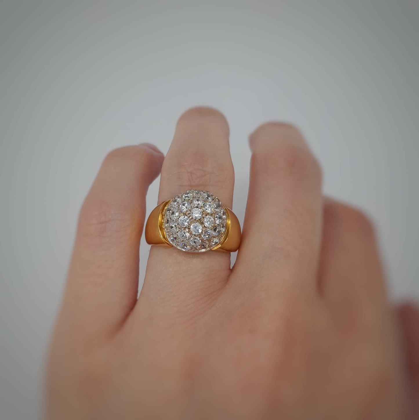 Anello con zirconi