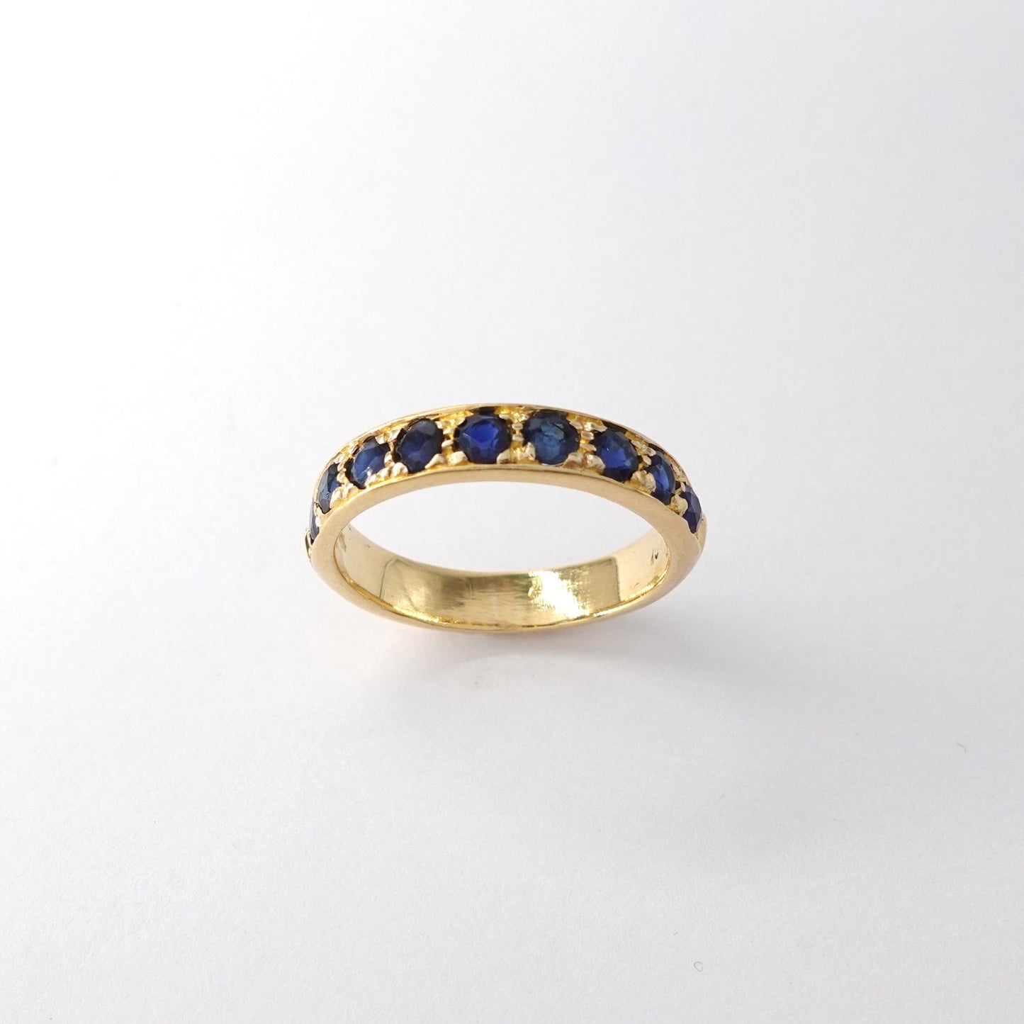 Anello con zaffiri