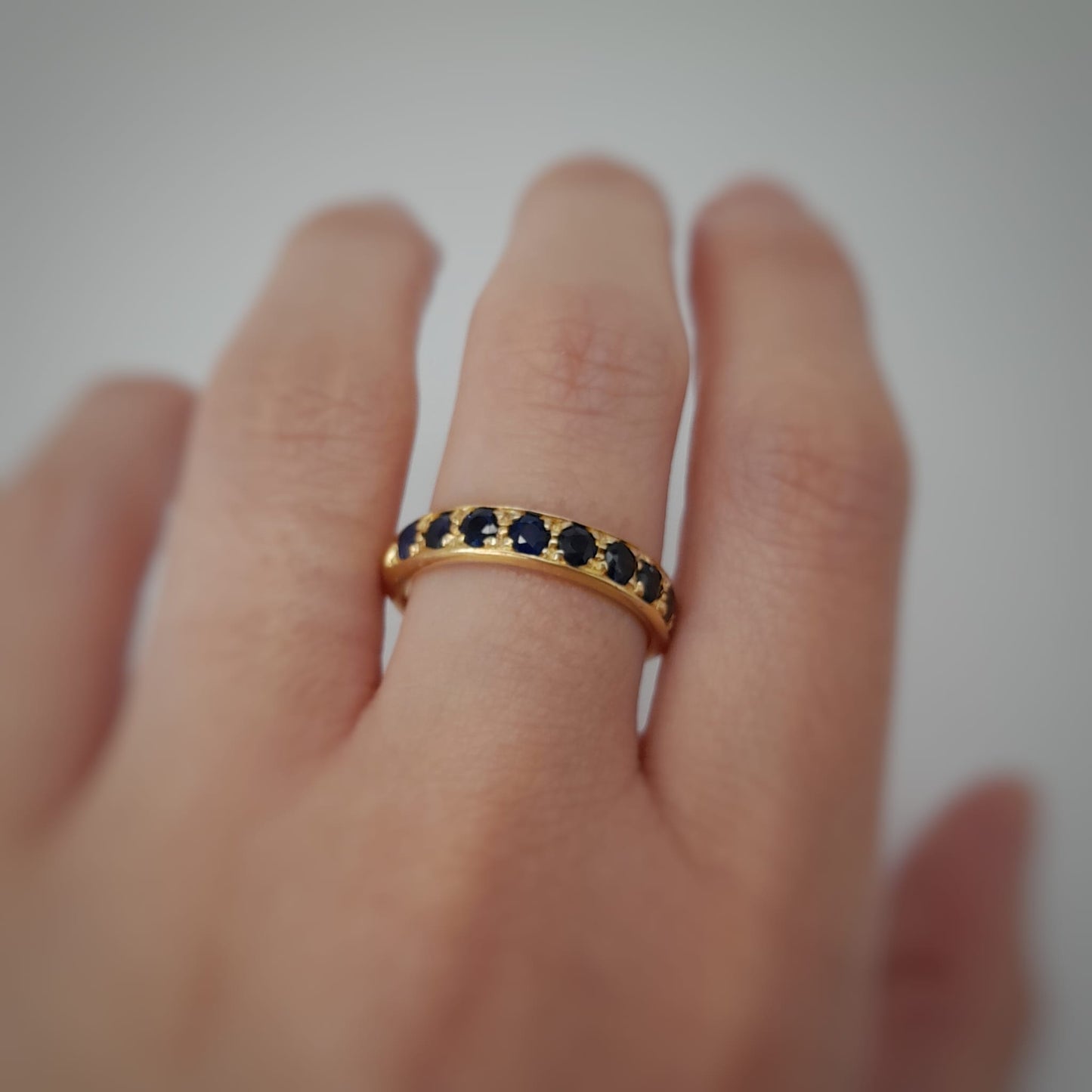 Anello con zaffiri