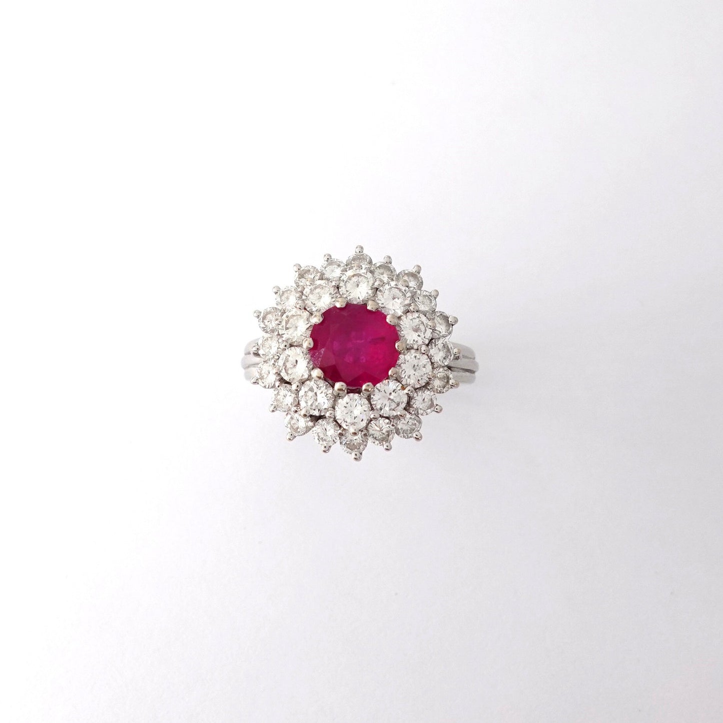 Anello con rubino