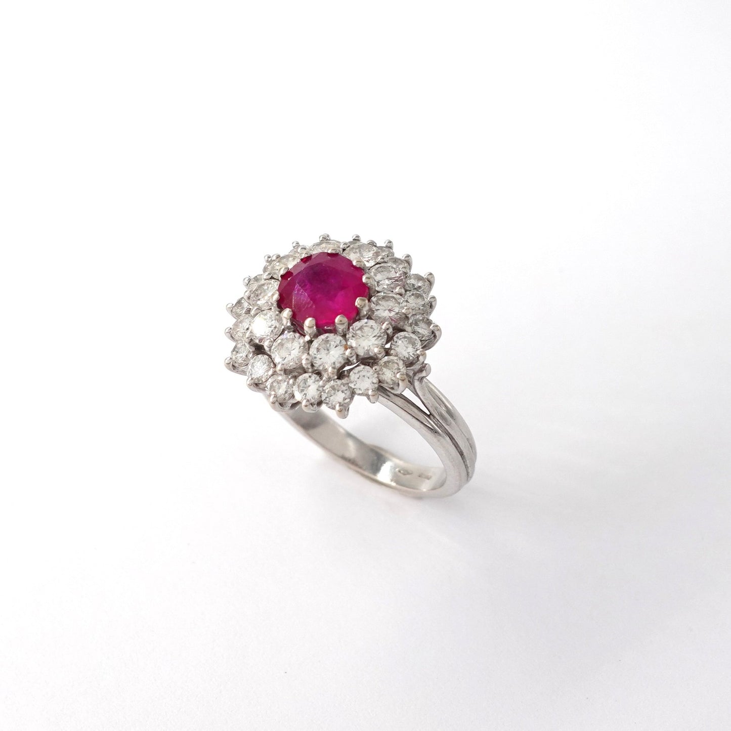 Anello con rubino