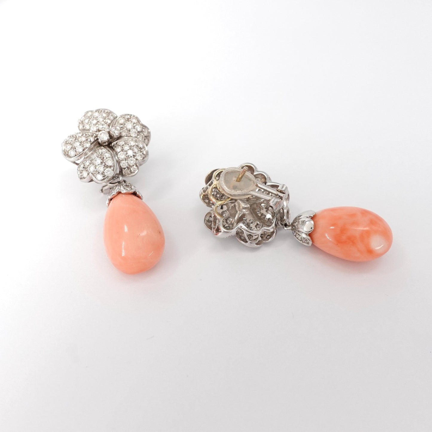 Orecchini con coralli e diamanti