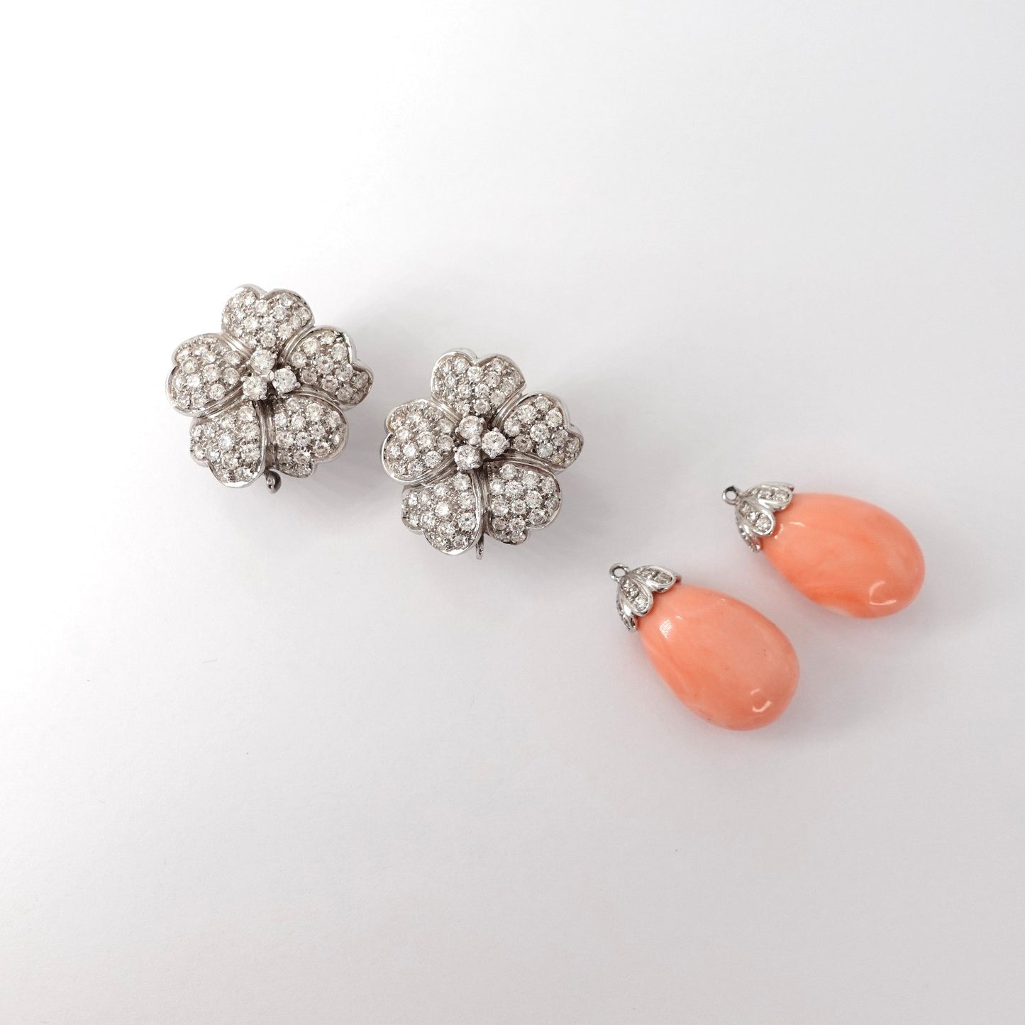 Orecchini con coralli e diamanti