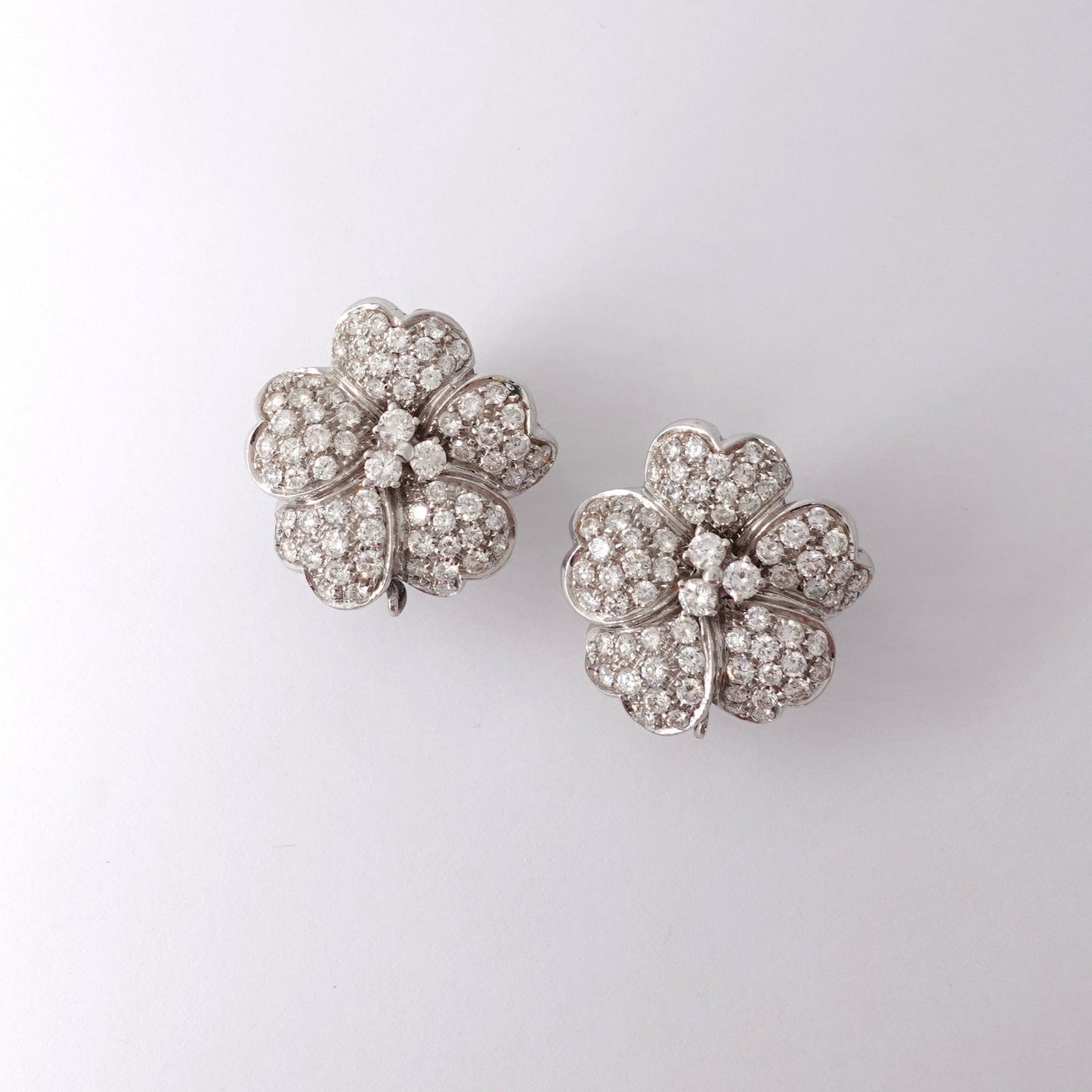 Orecchini con coralli e diamanti