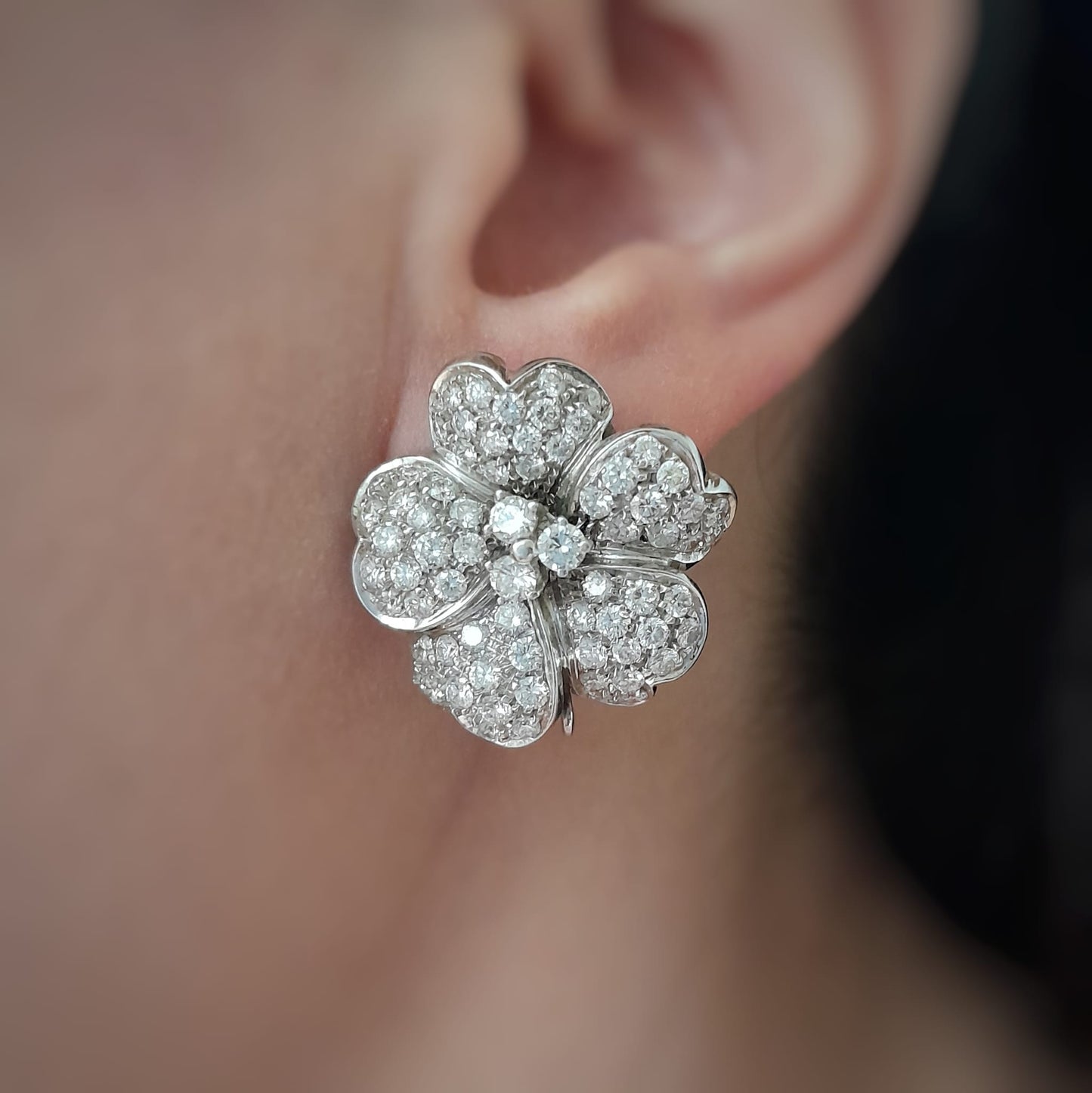 Orecchini con coralli e diamanti