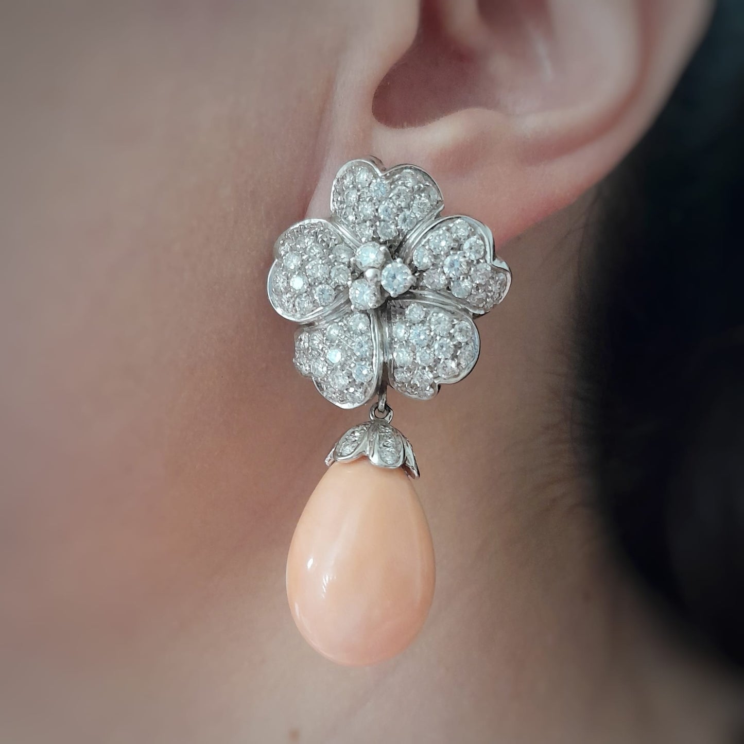 Orecchini con coralli e diamanti