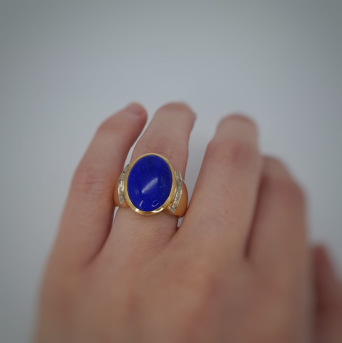 Anello con lapislazzuli e diamanti