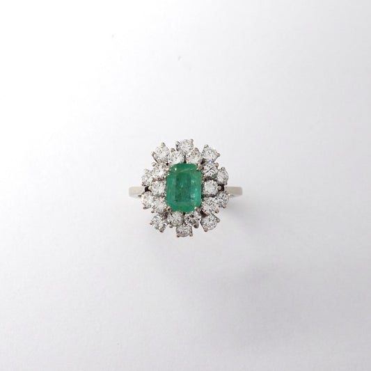 Anello con smeraldo
