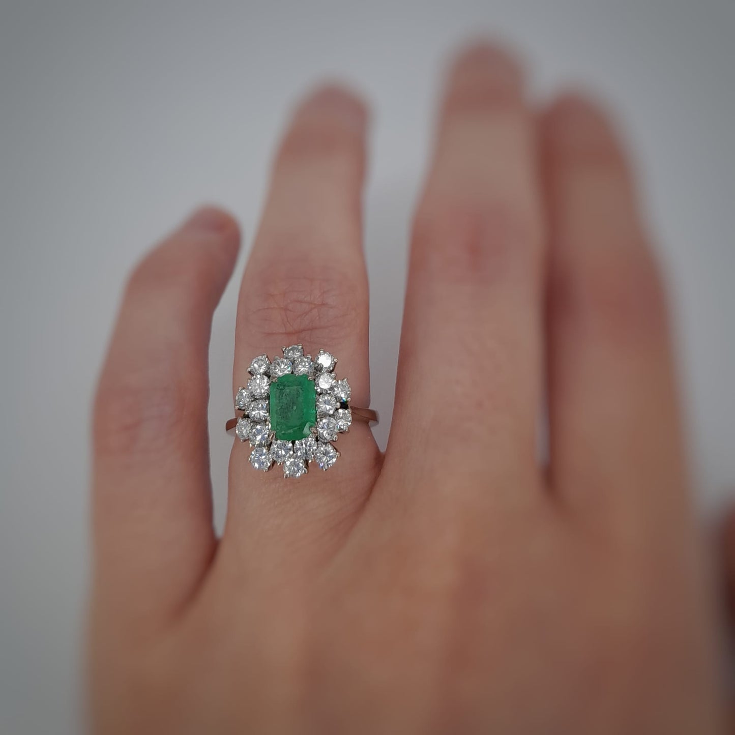 Anello con smeraldo