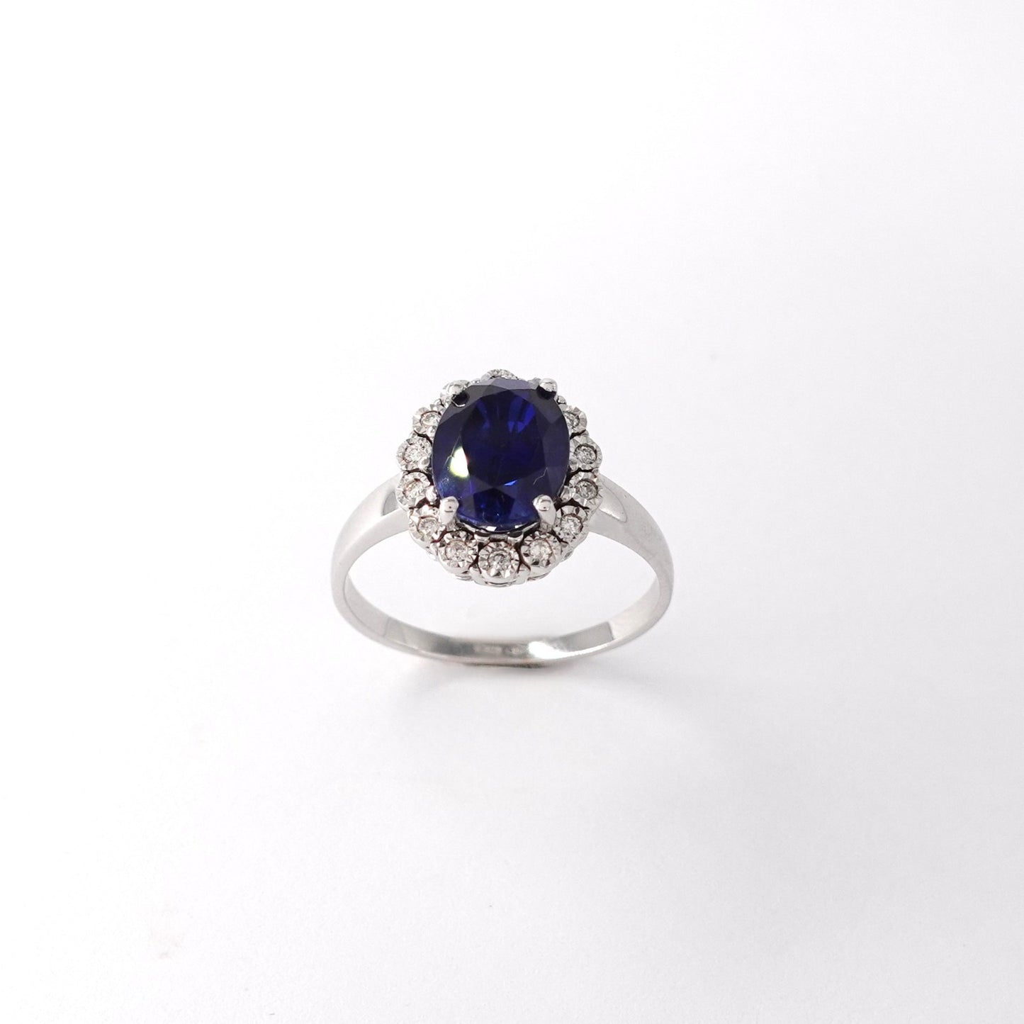 Anello   con zaffiro e diamanti