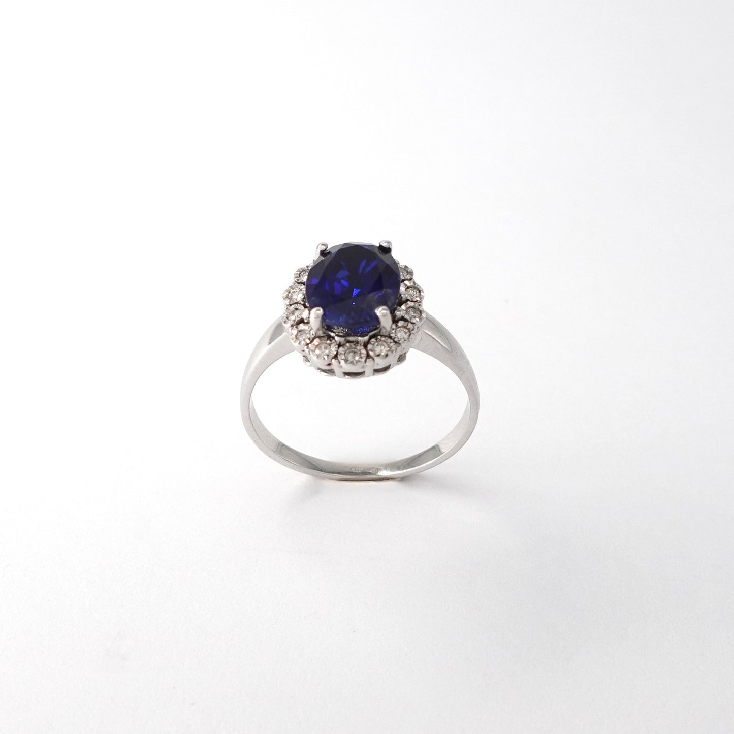 Anello   con zaffiro e diamanti