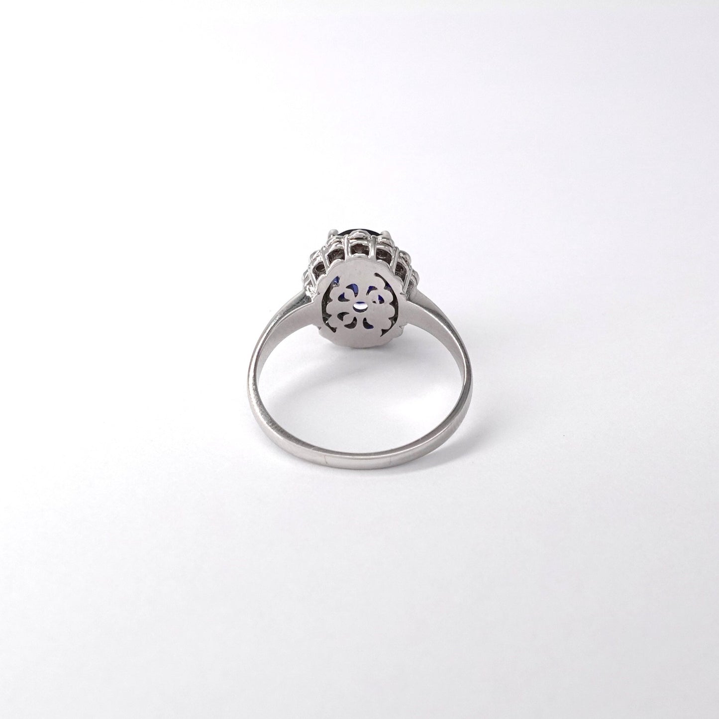 Anello   con zaffiro e diamanti