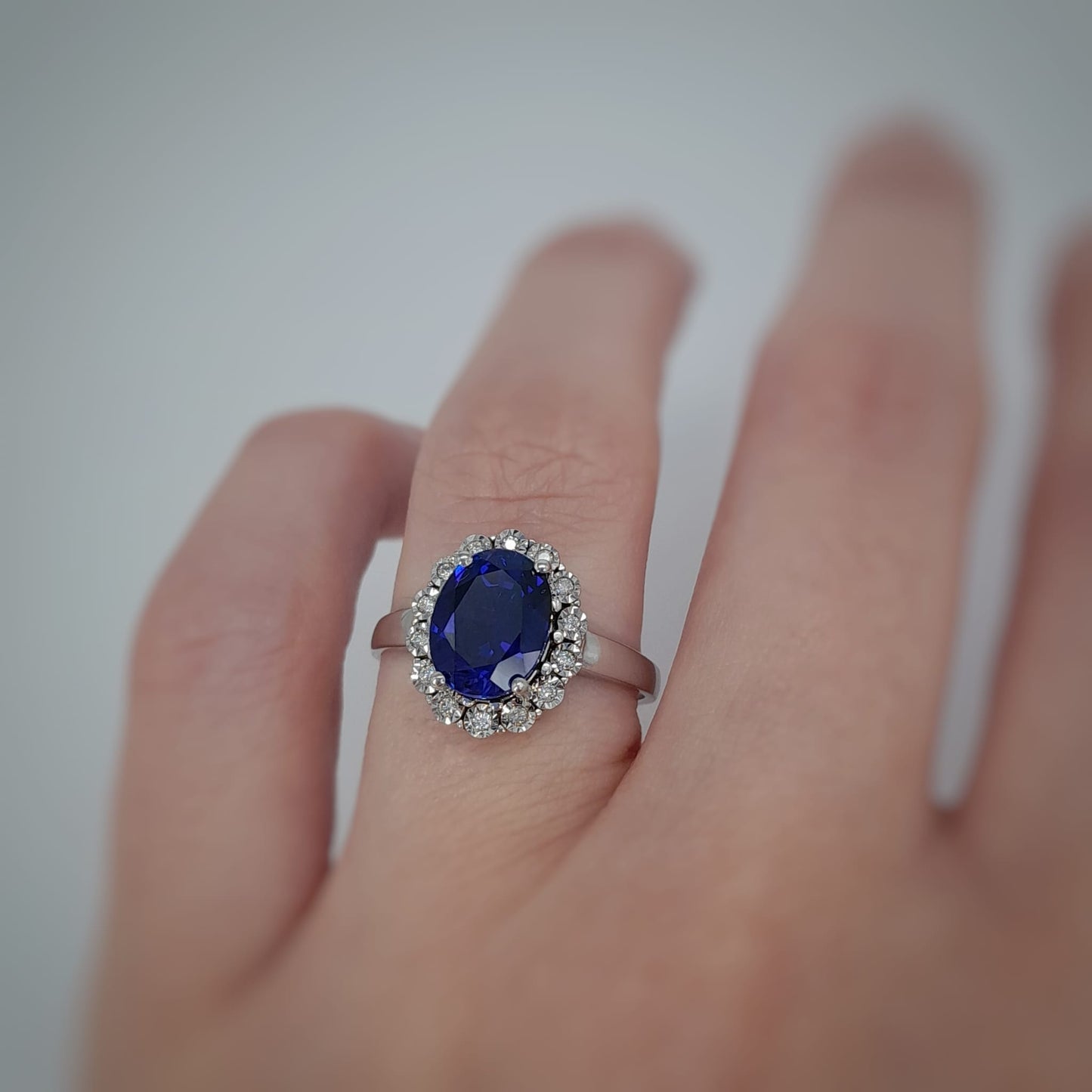 Anello   con zaffiro e diamanti
