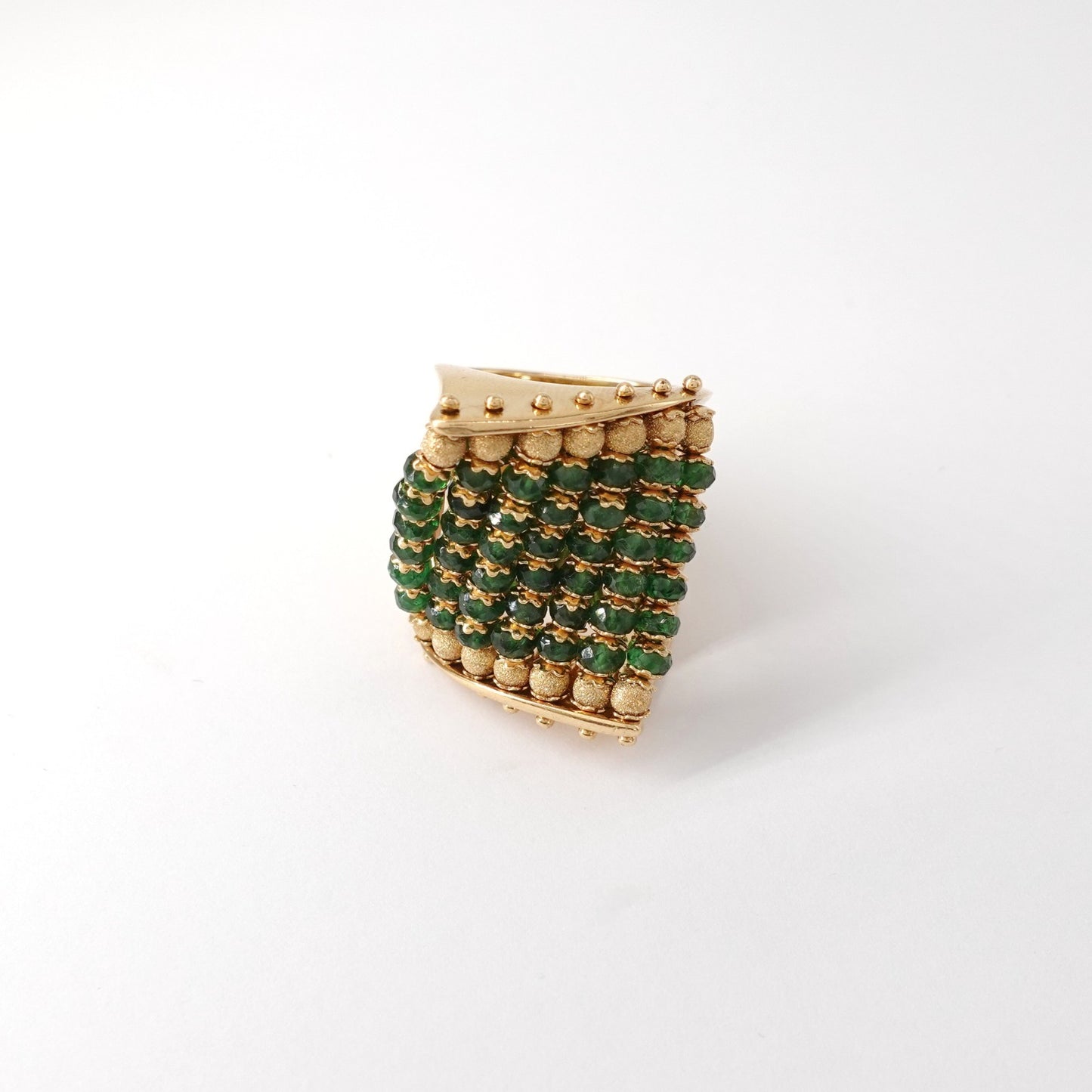 Anello a fascia  con smeraldi