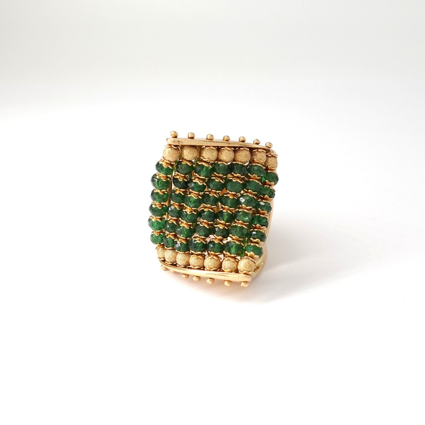 Anello a fascia  con smeraldi