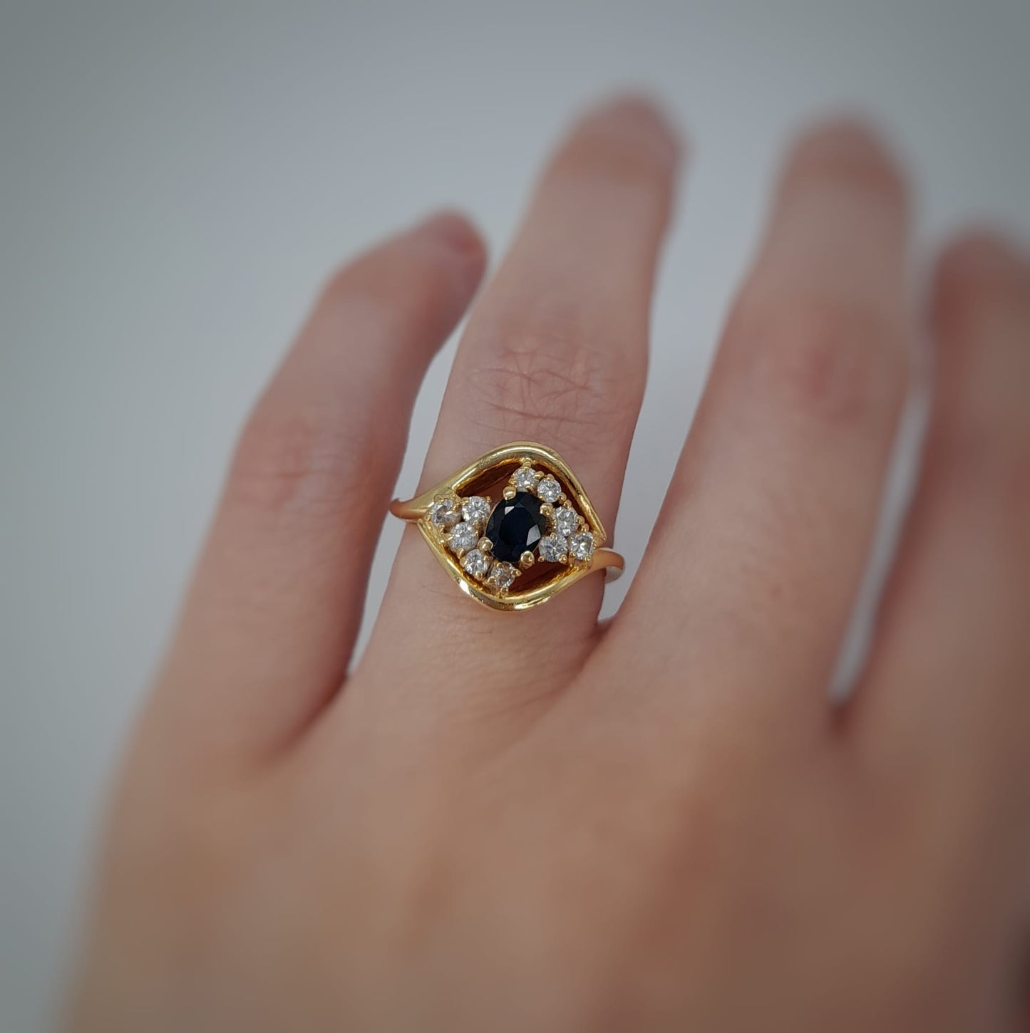 Anello  con zaffiro e diamanti