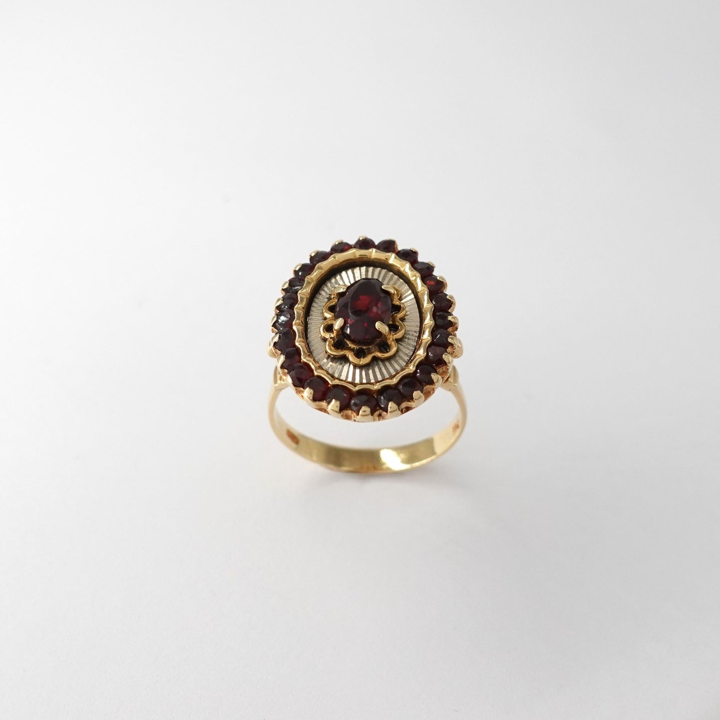 Anello con granati