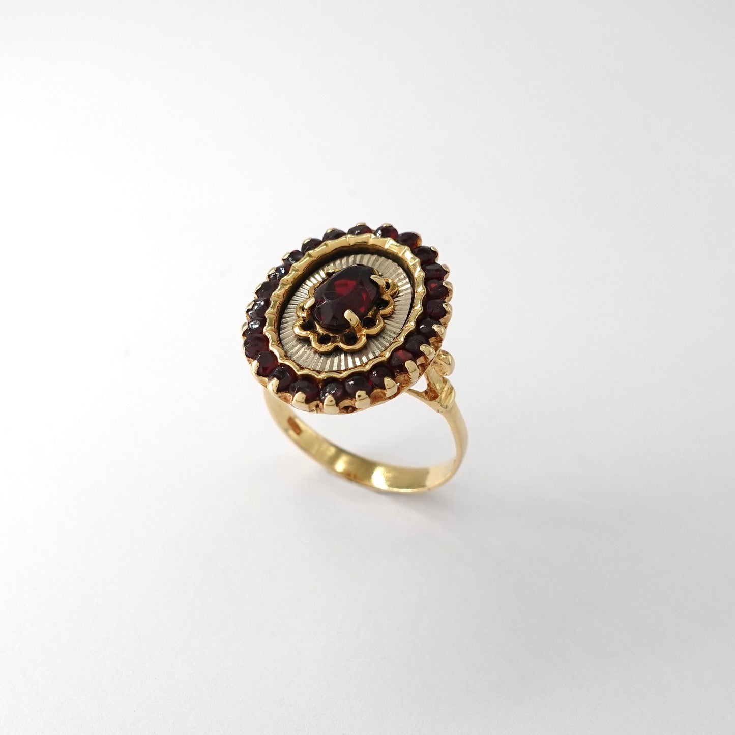 Anello con granati